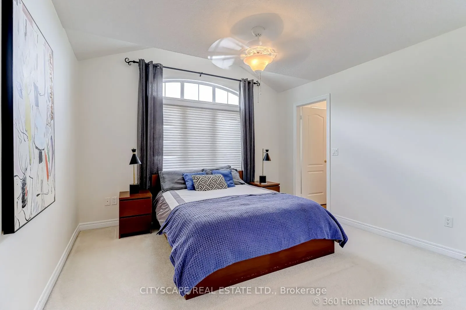 4 Hellyer Avenue