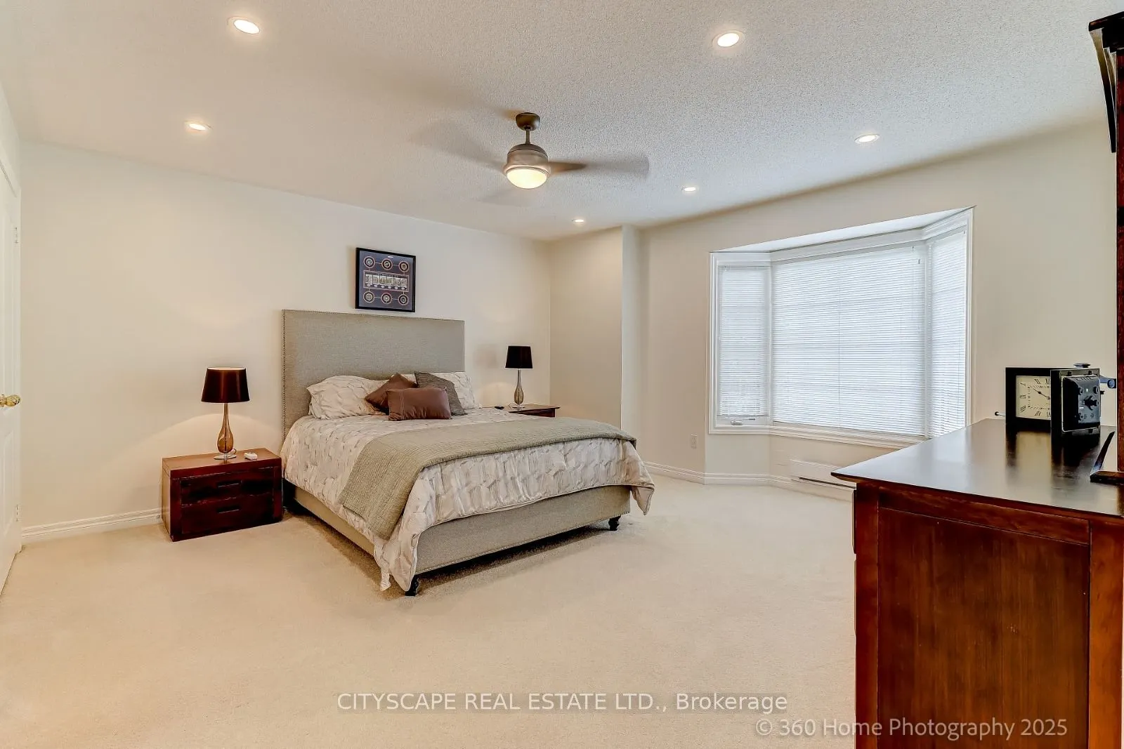 4 Hellyer Avenue