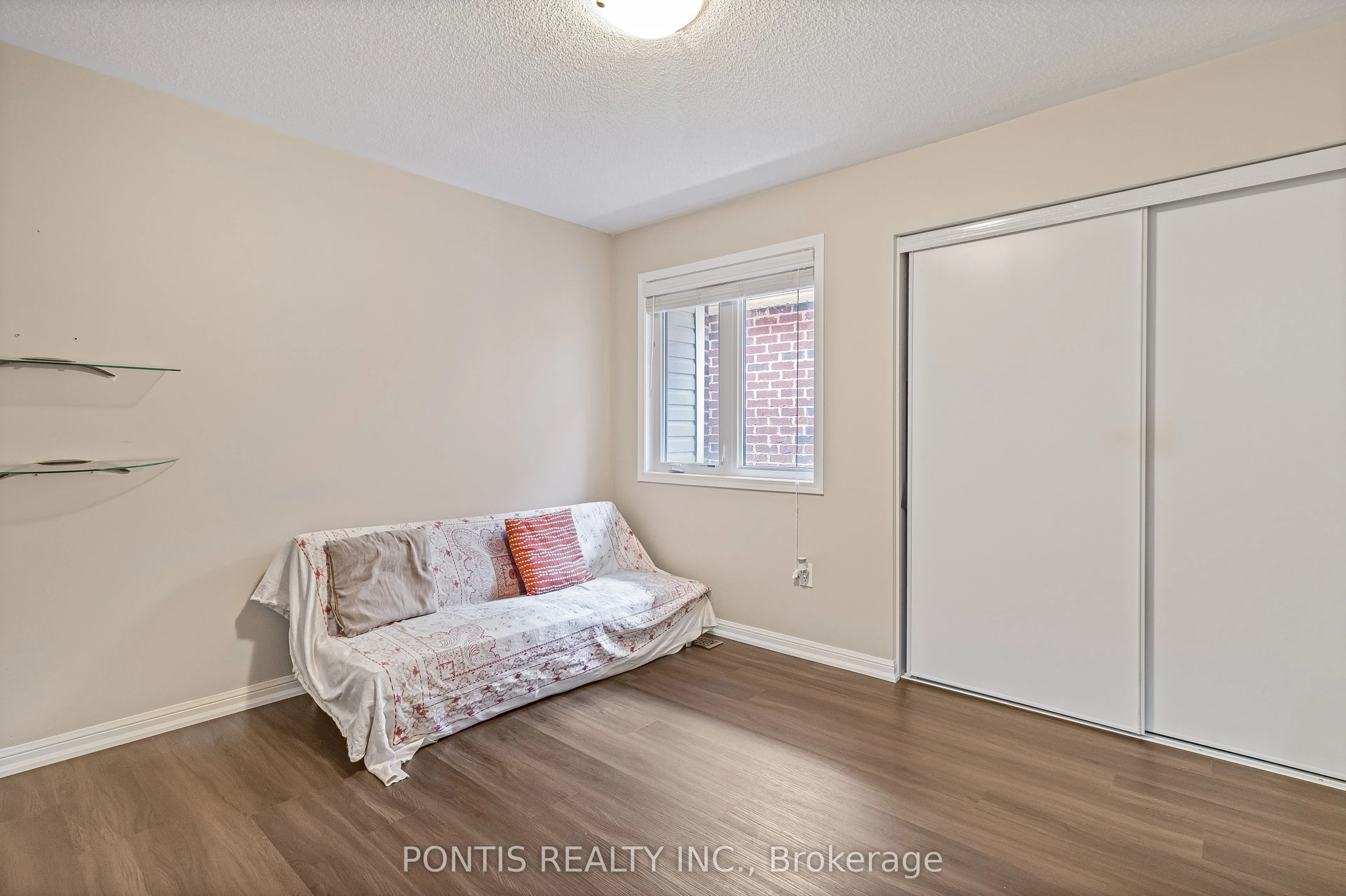25 FRANCIS LUNDY Street