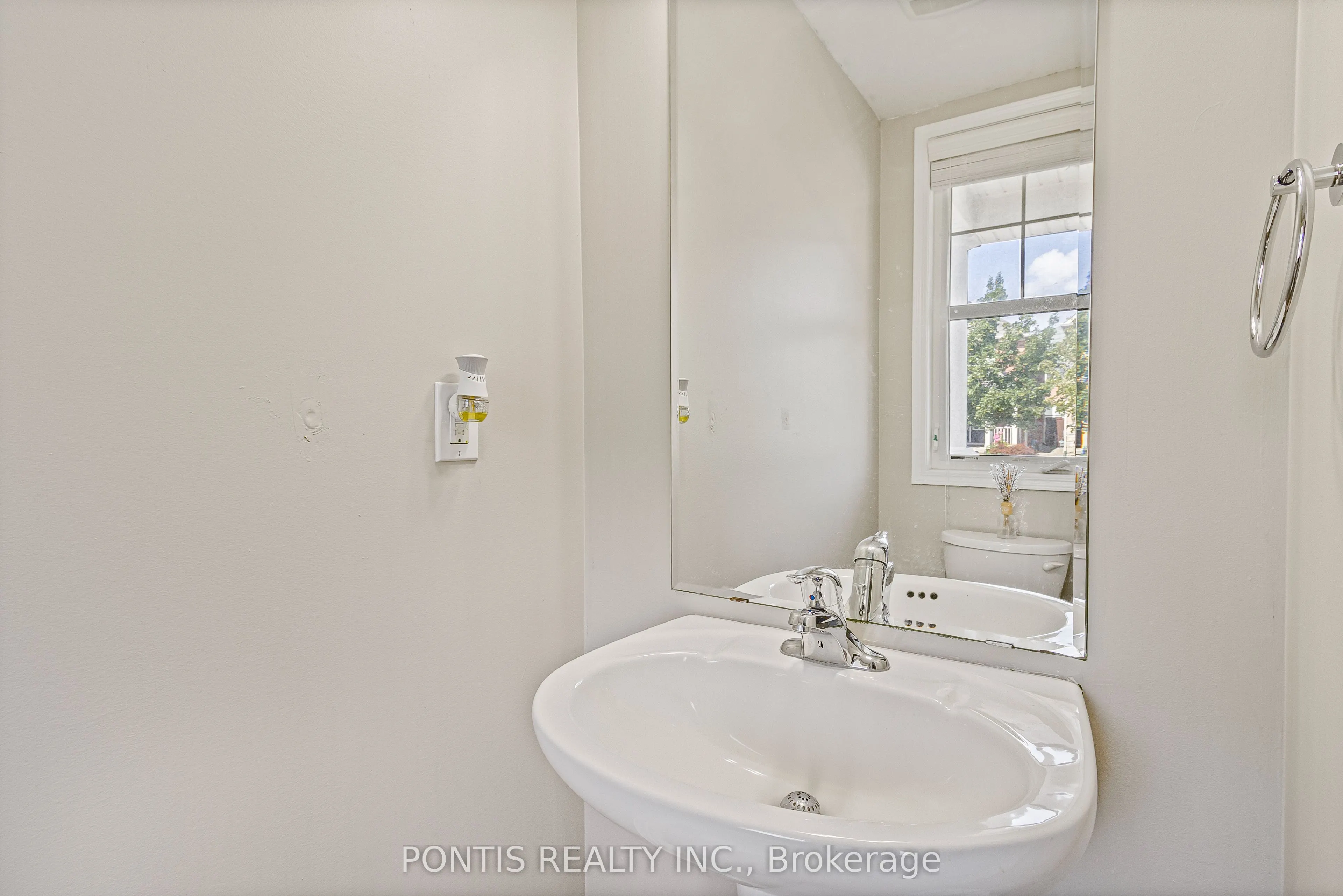 25 FRANCIS LUNDY Street