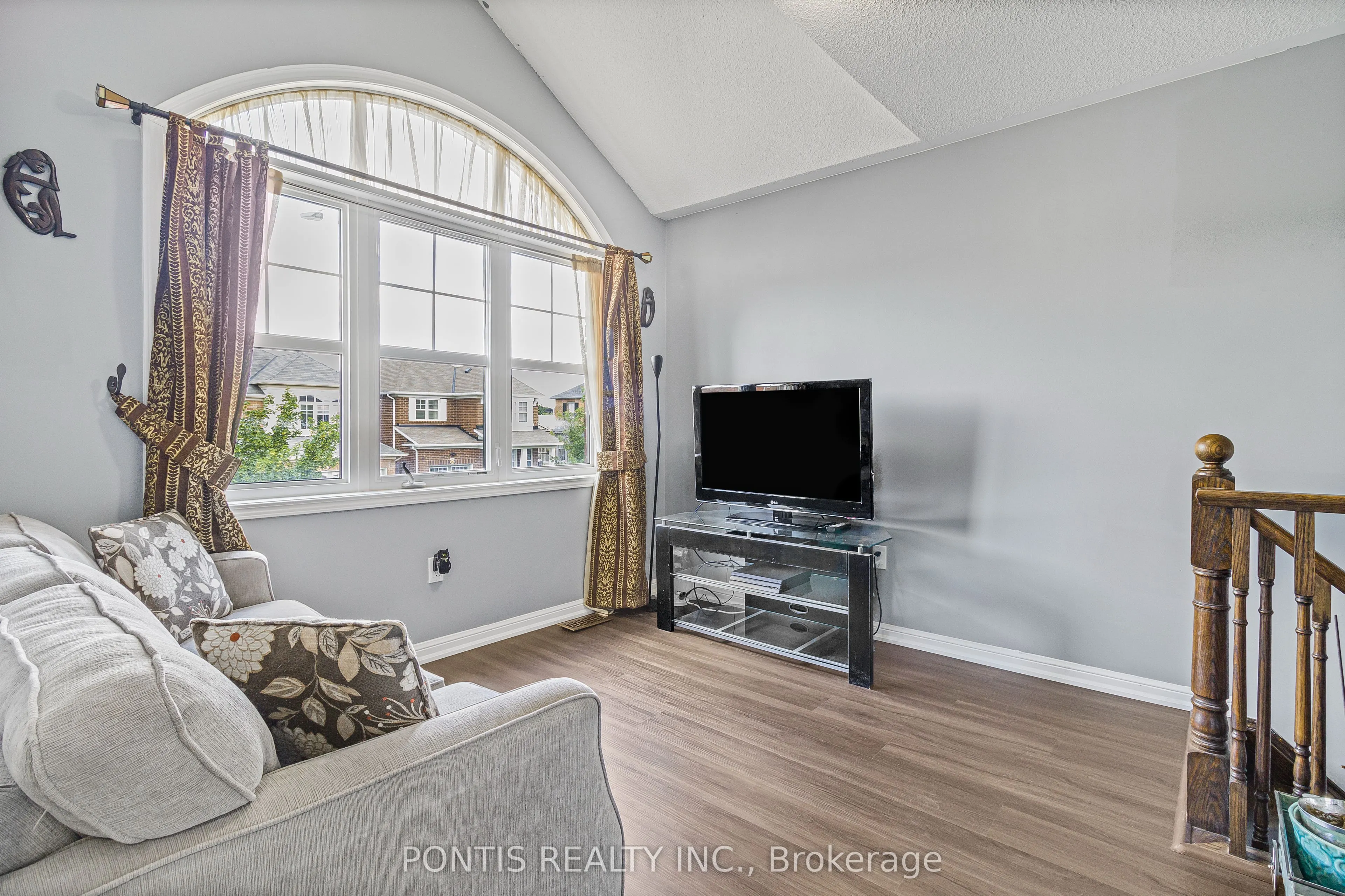 25 FRANCIS LUNDY Street