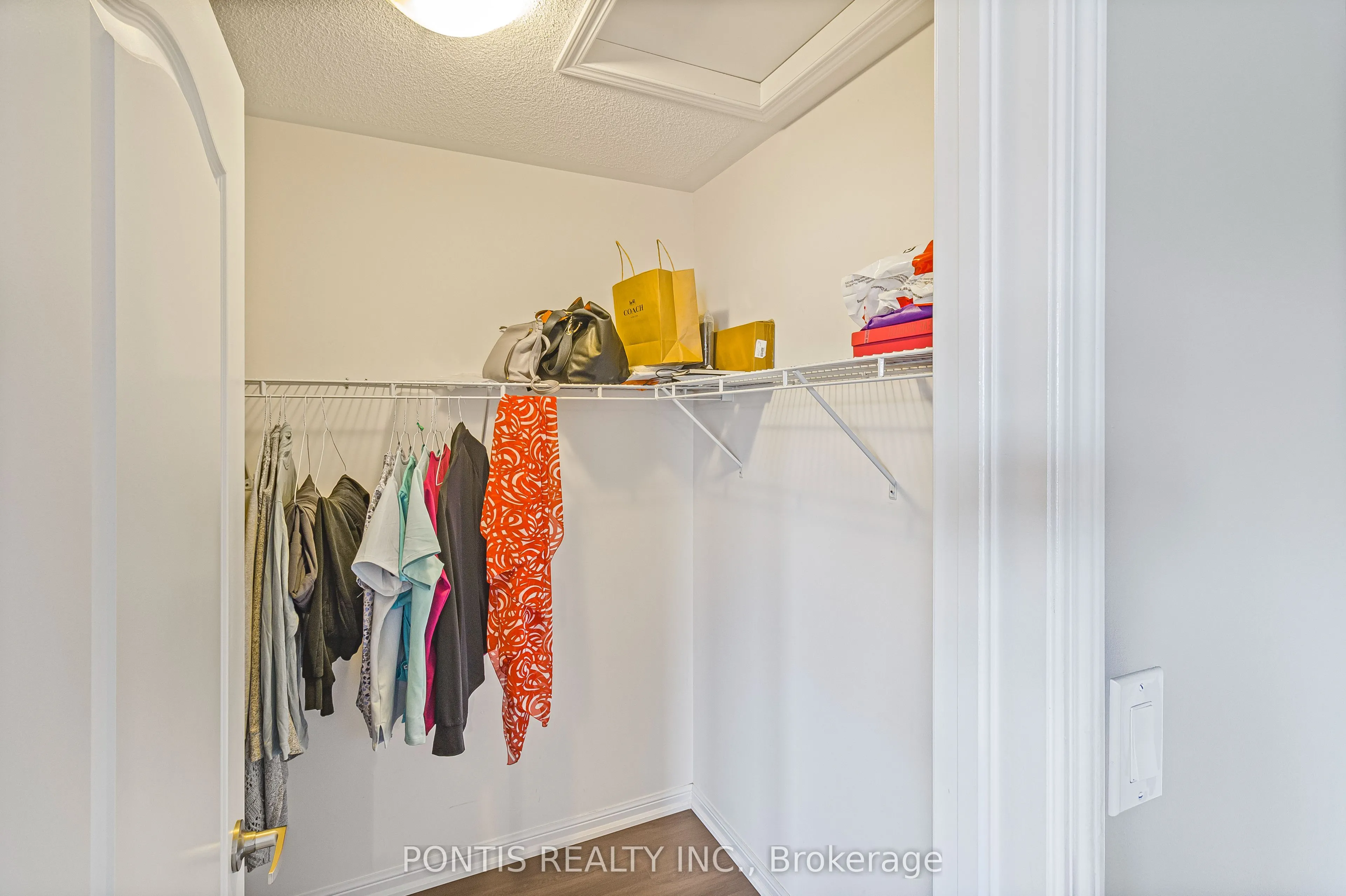 25 FRANCIS LUNDY Street