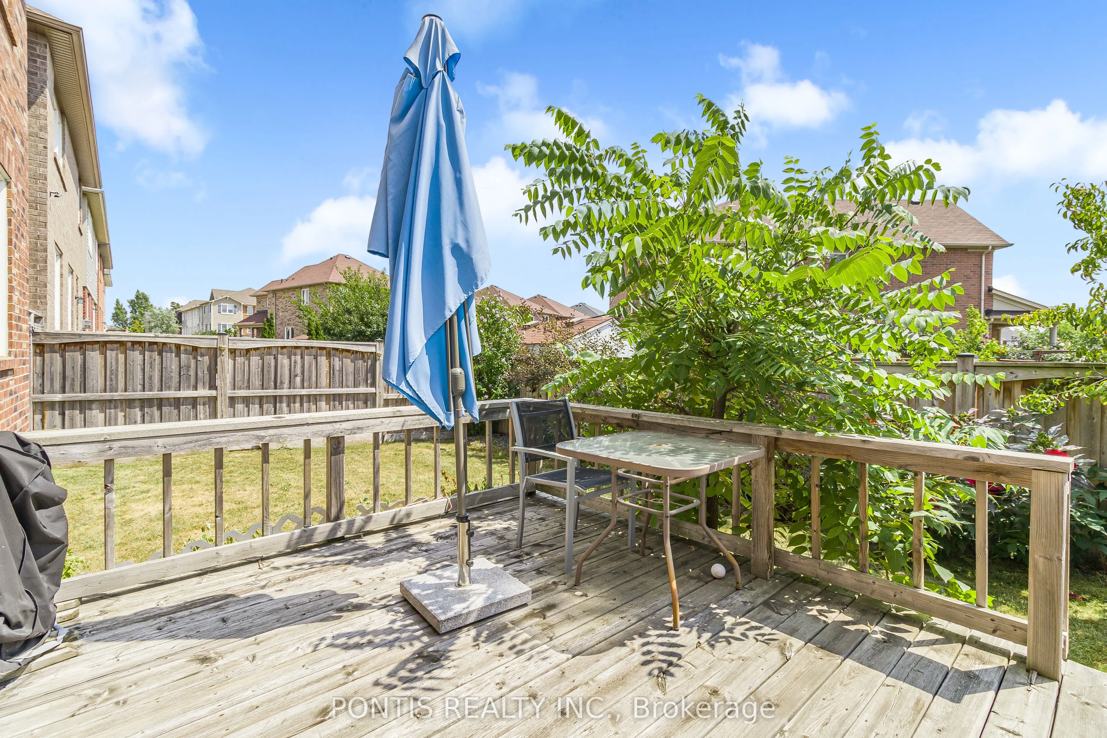 25 FRANCIS LUNDY Street