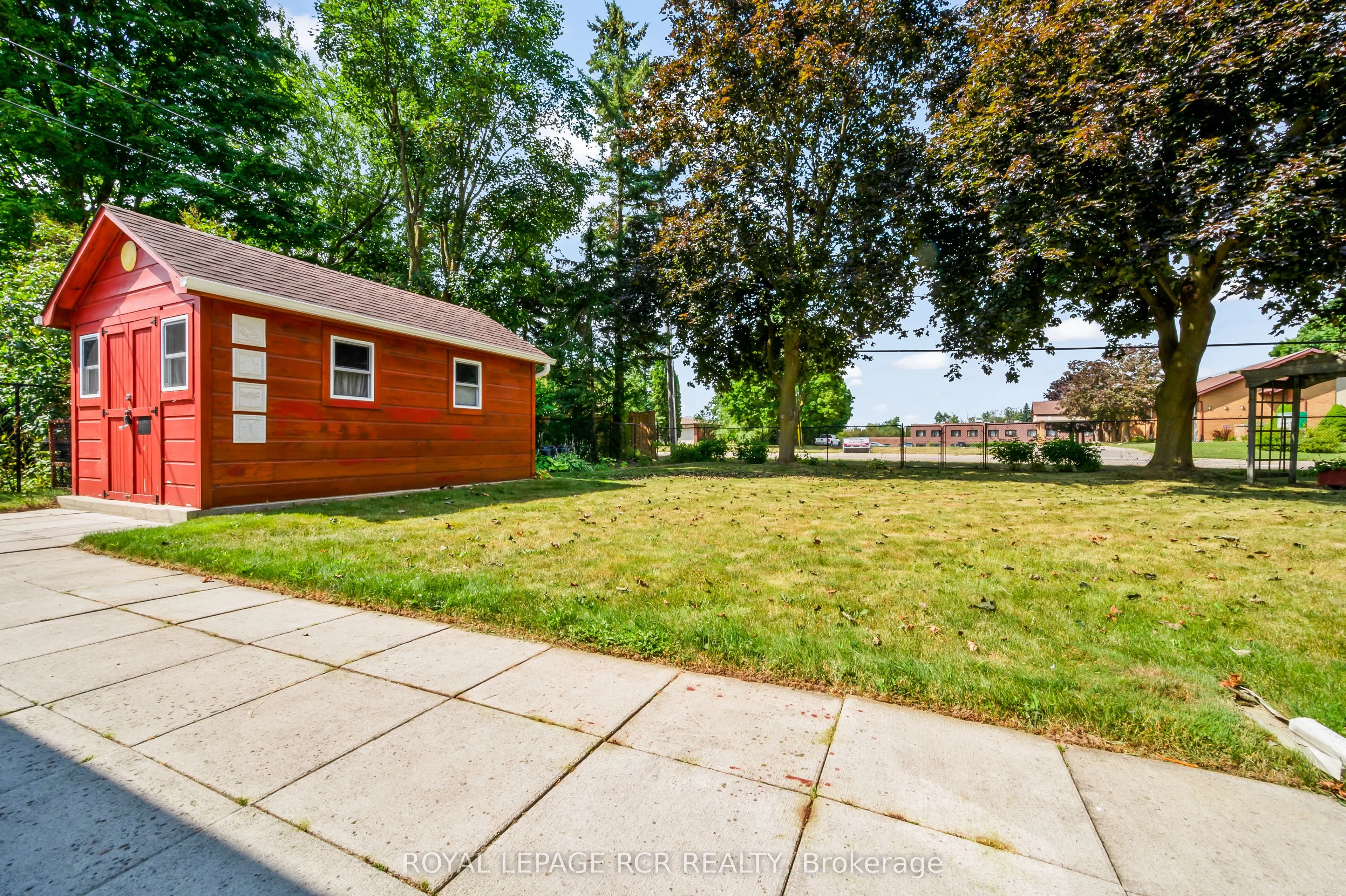 25 Banting Drive