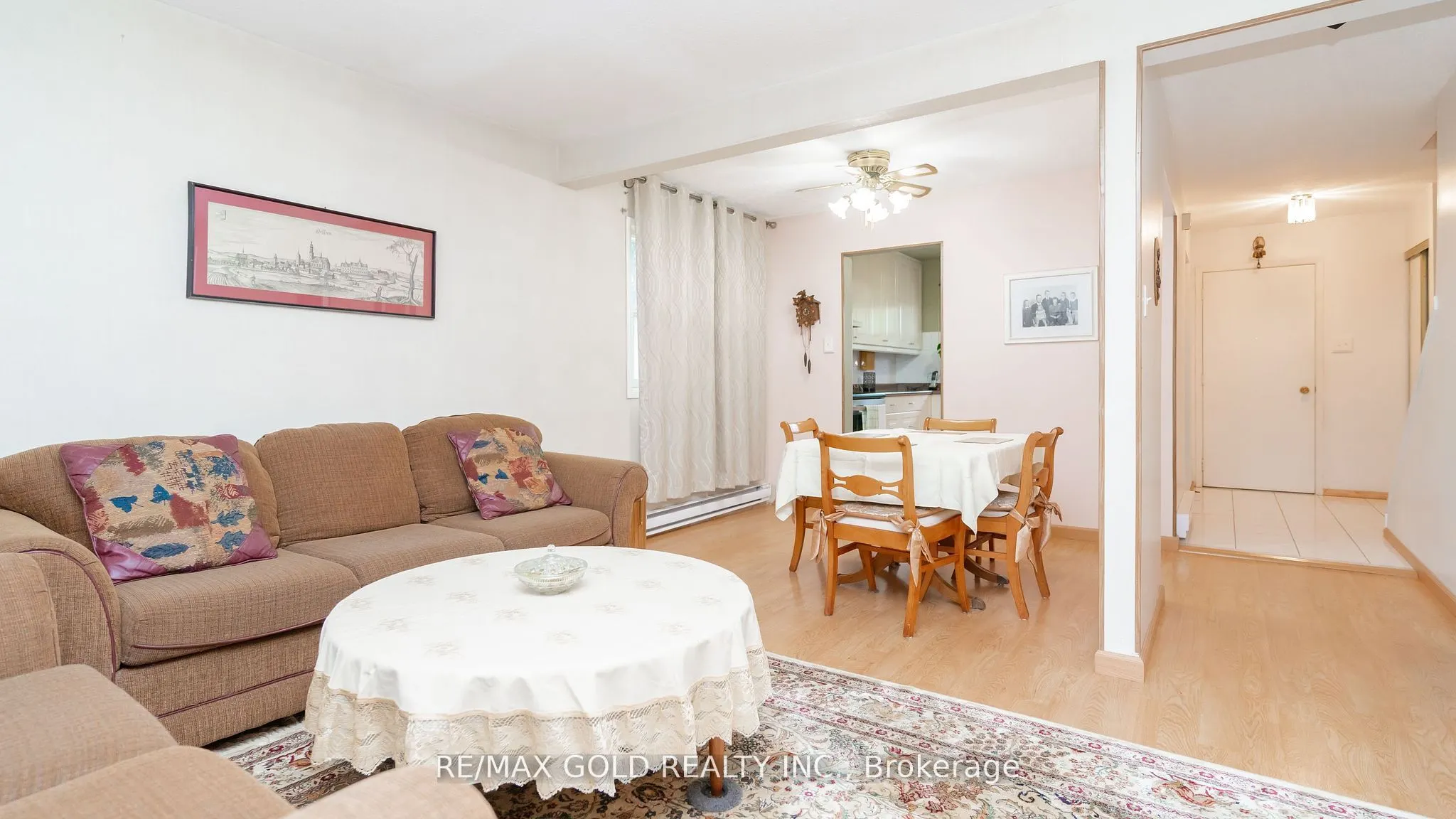 17 Greenhills Square