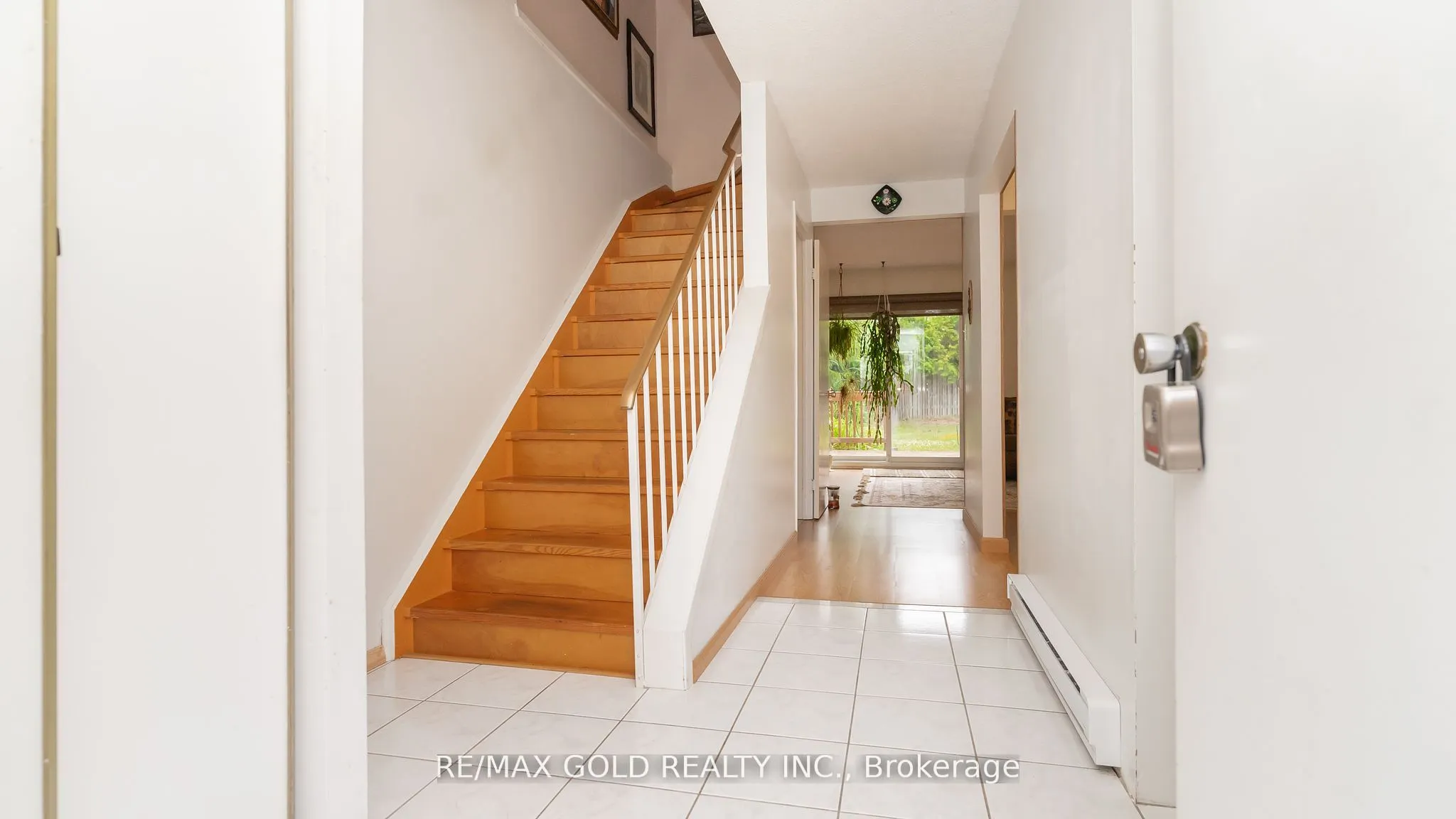 17 Greenhills Square