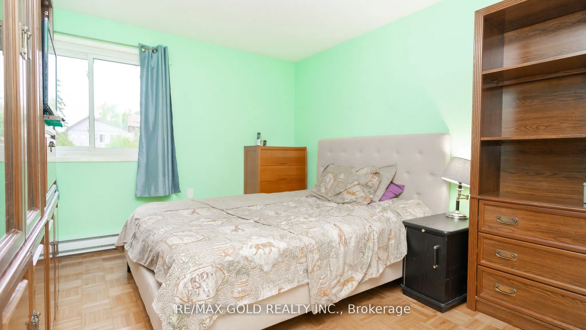 17 Greenhills Square