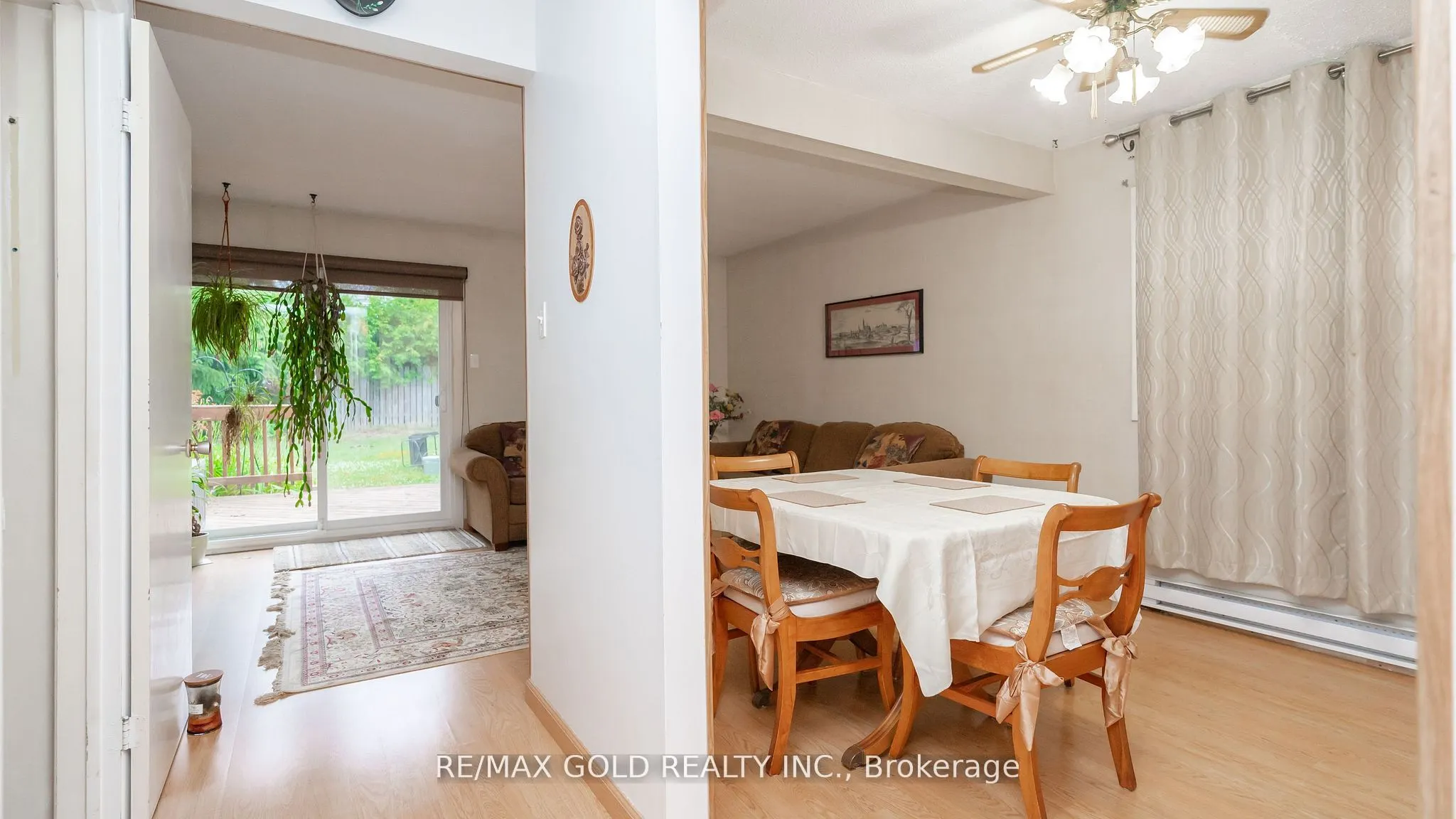 17 Greenhills Square