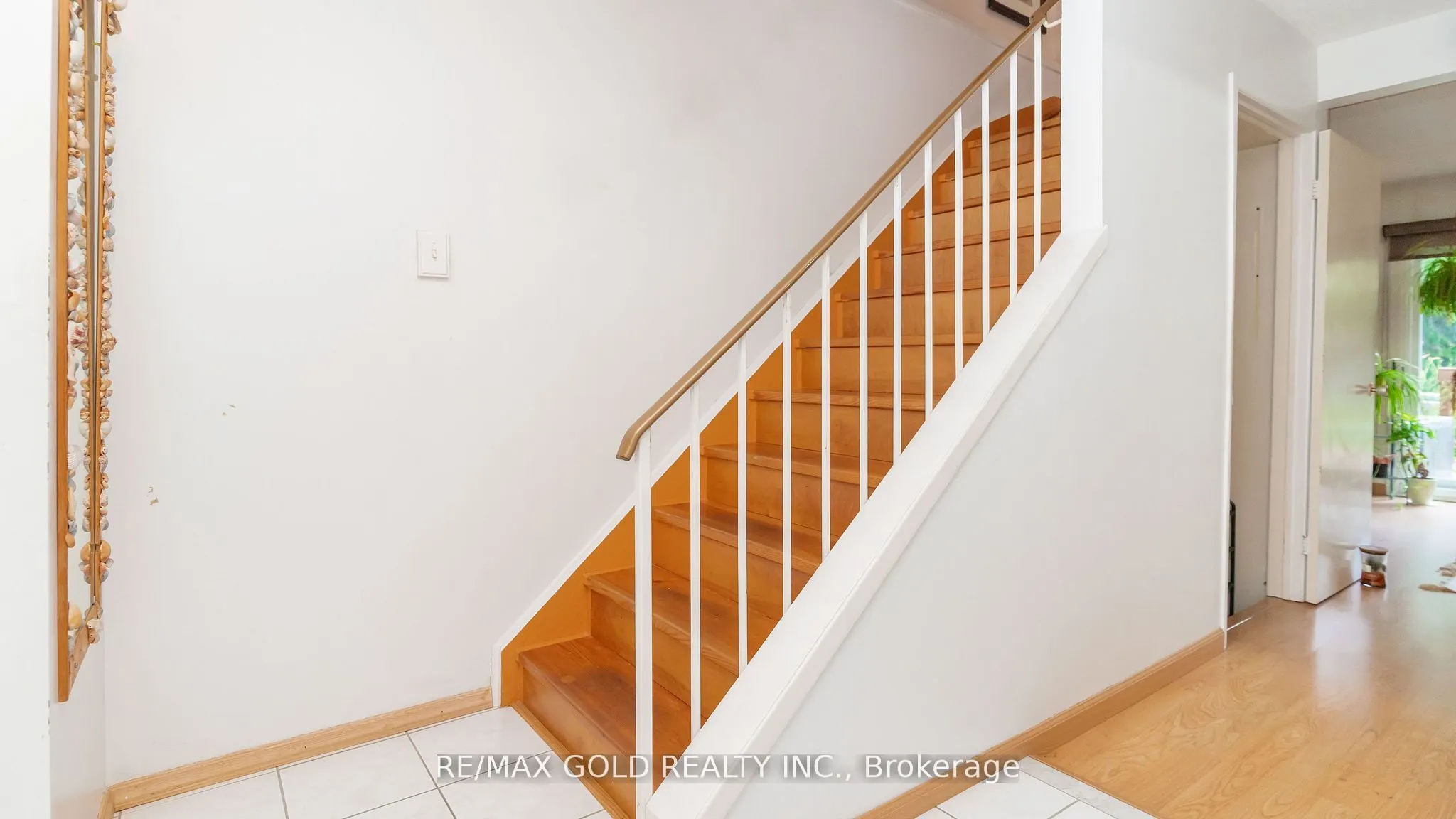 17 Greenhills Square