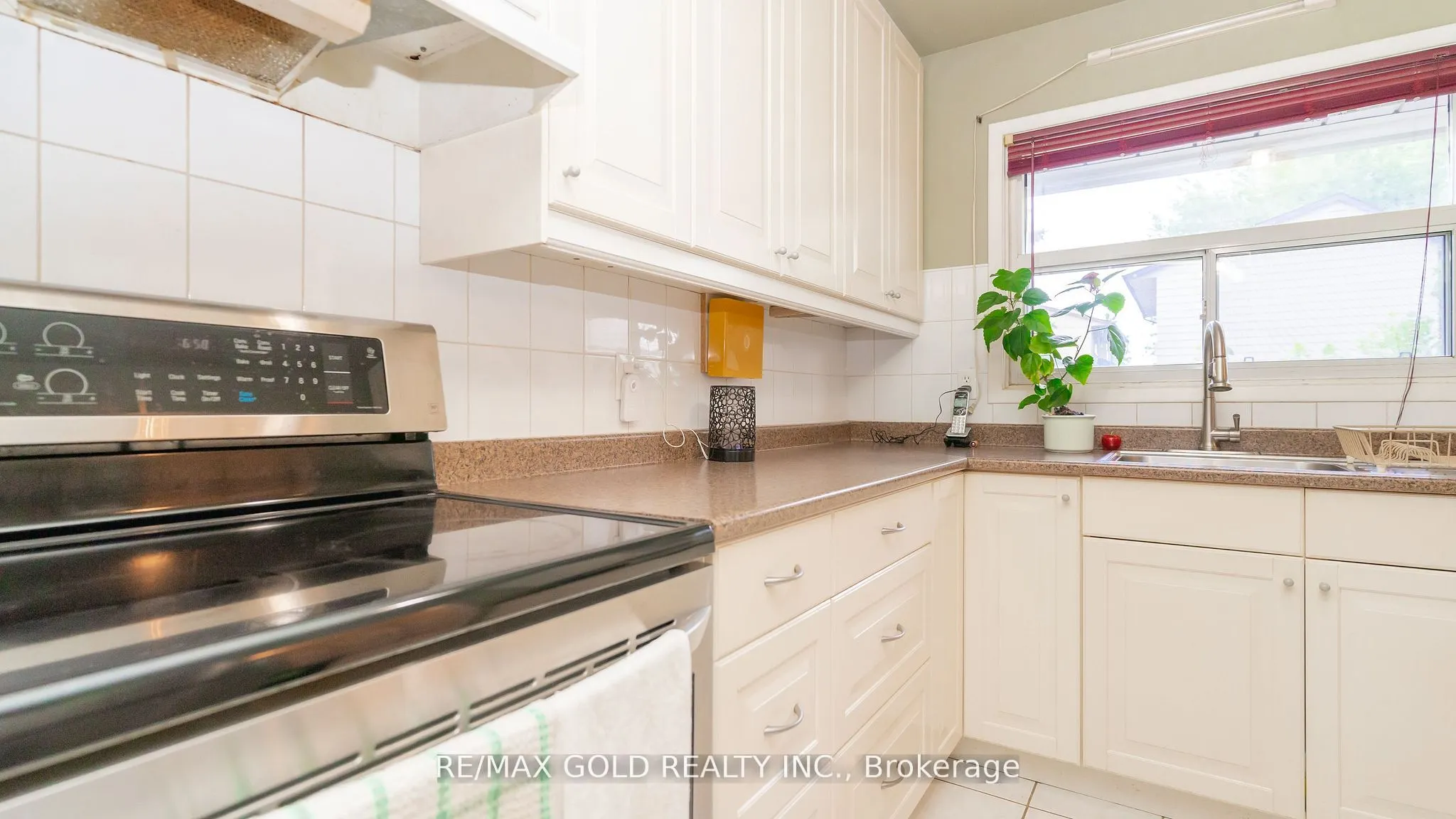 17 Greenhills Square