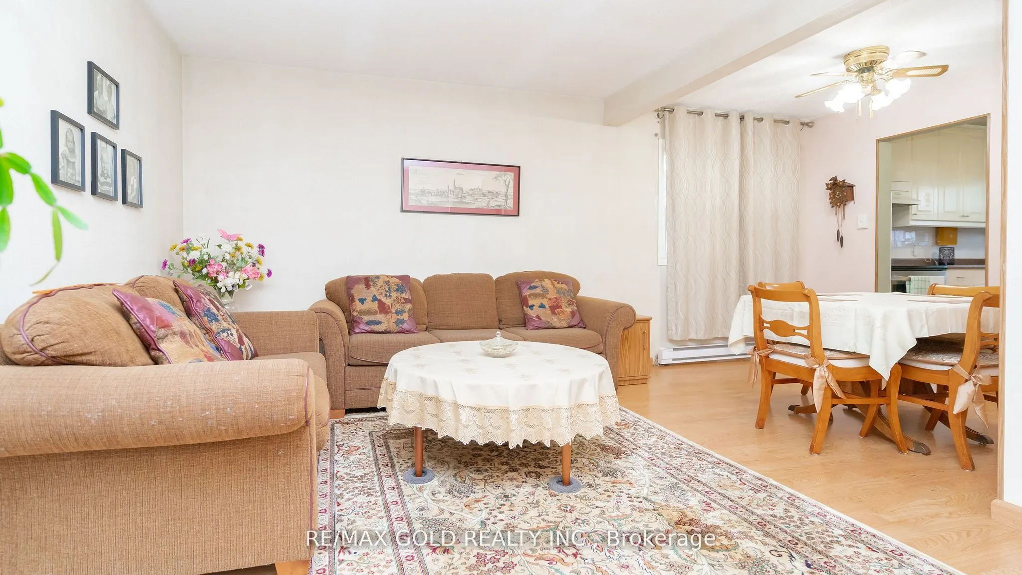 17 Greenhills Square