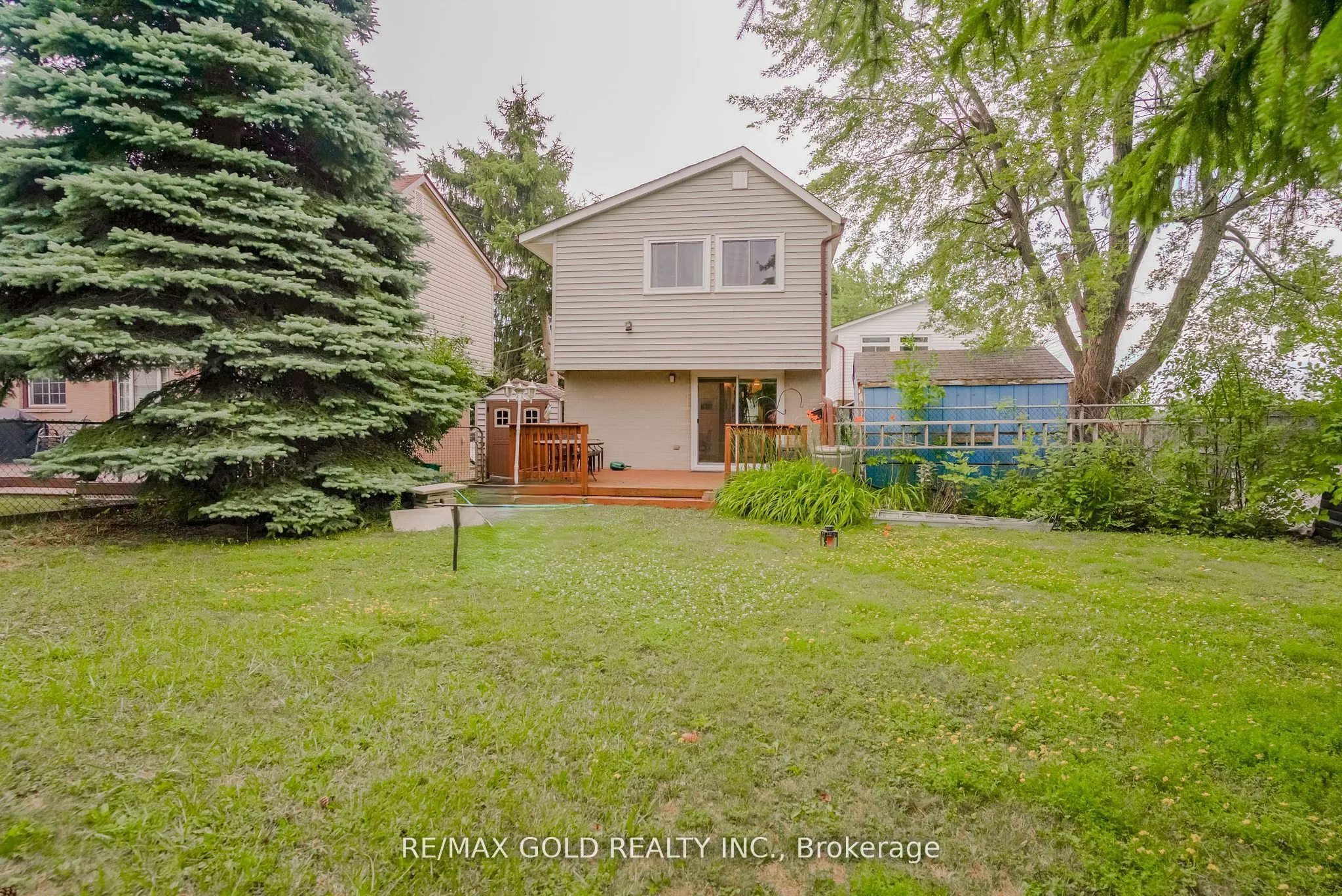 17 Greenhills Square