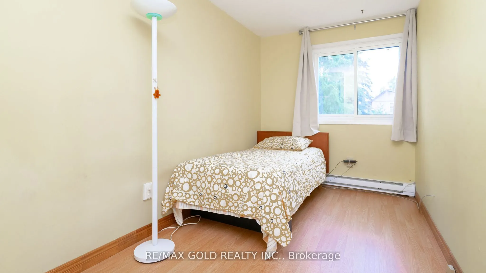 17 Greenhills Square