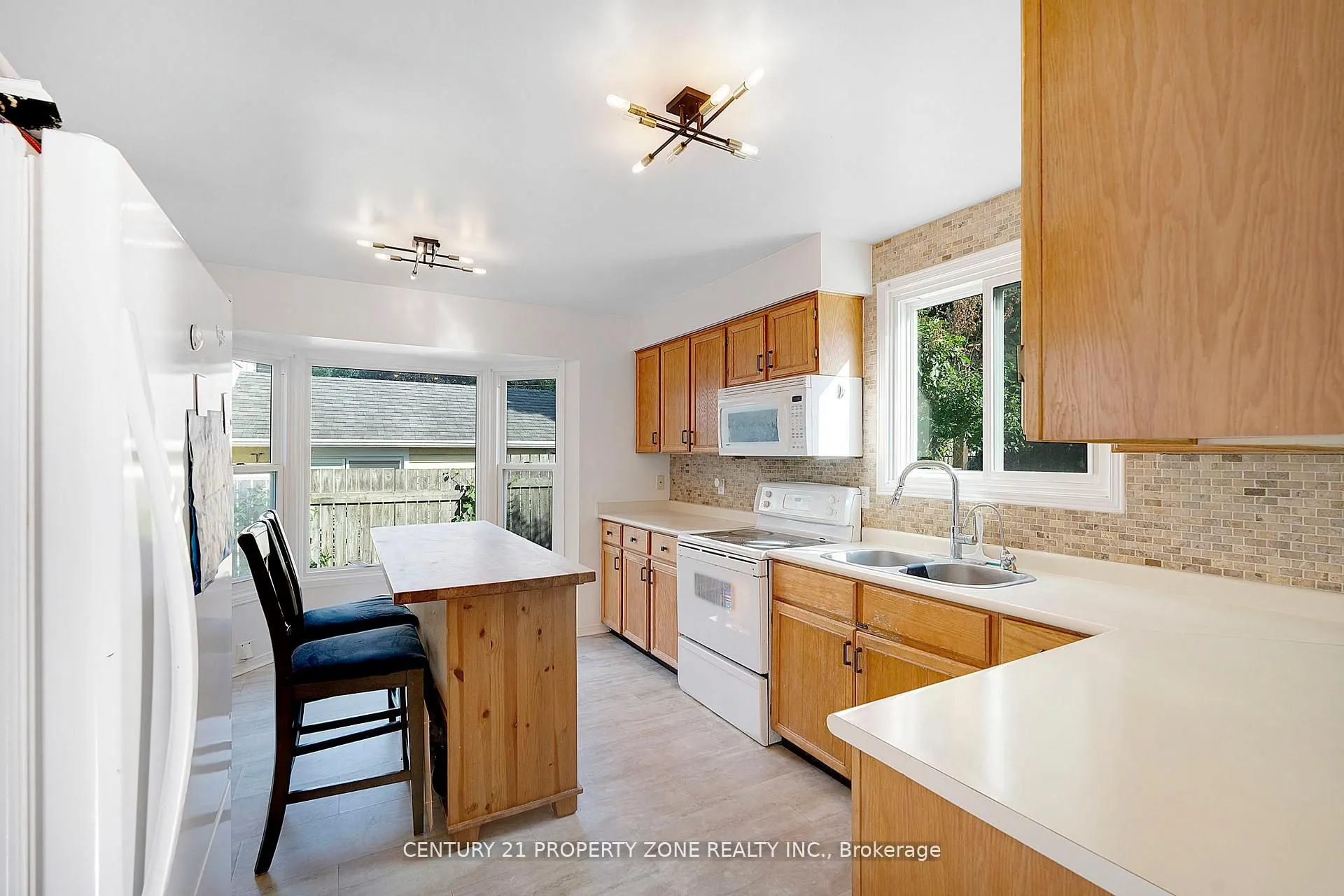 22 A John Street W