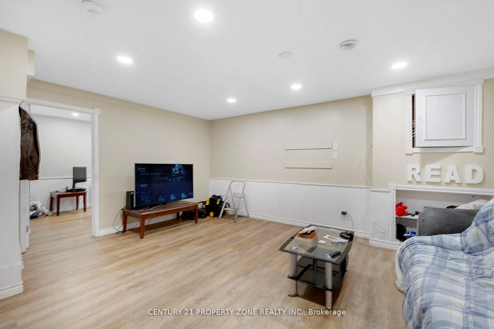22 A John Street W