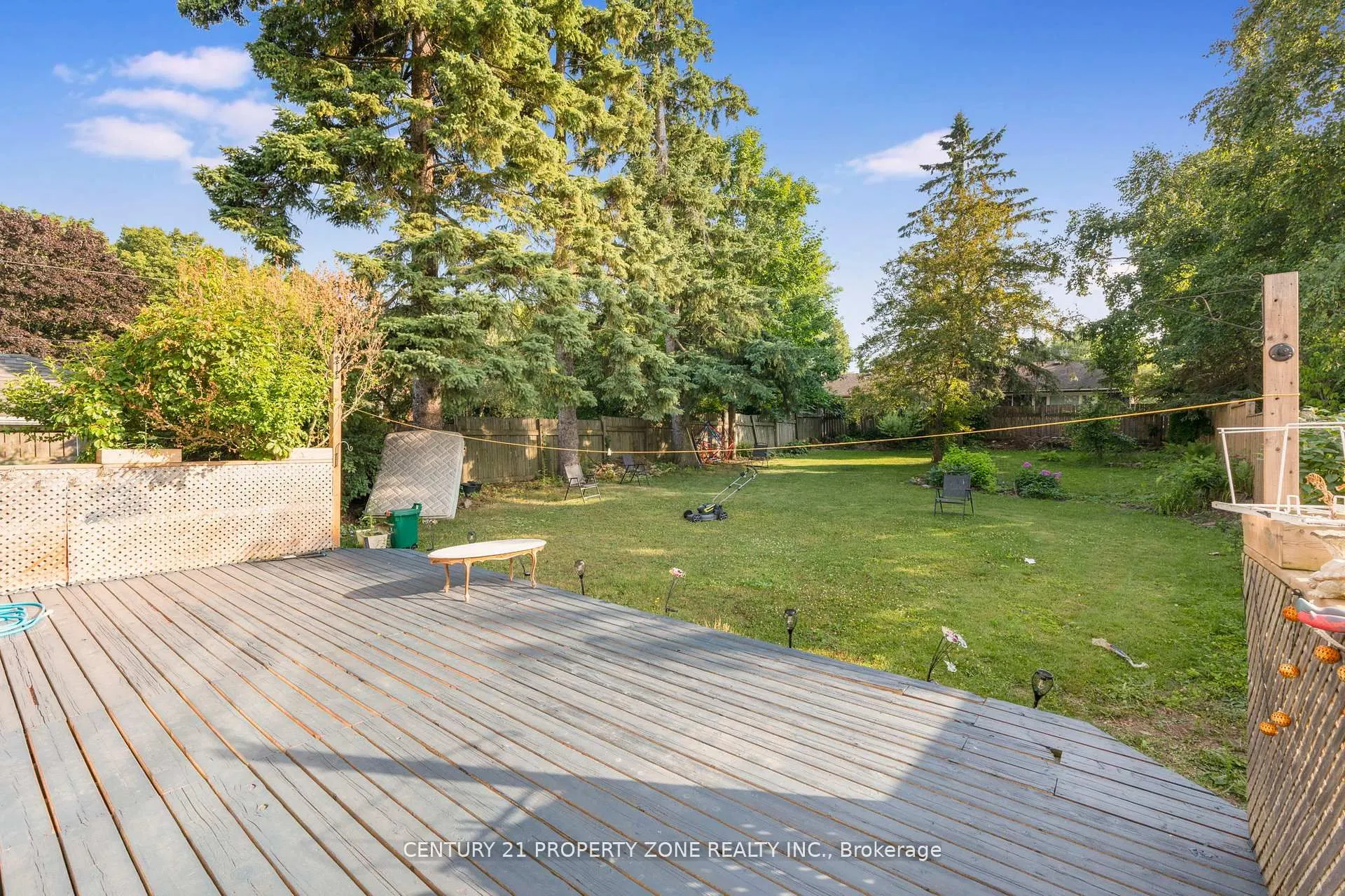 22 A John Street W