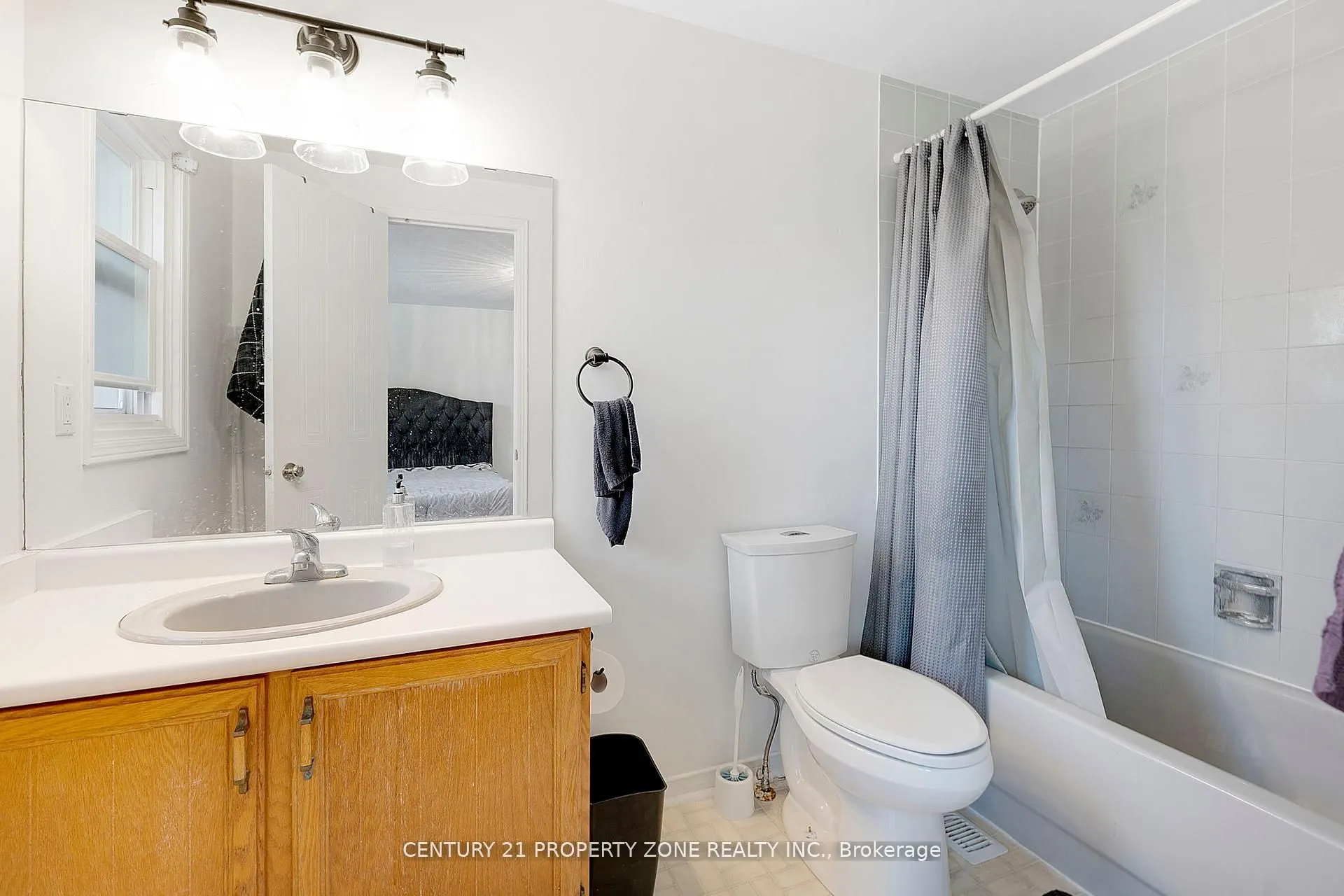 22 A John Street W