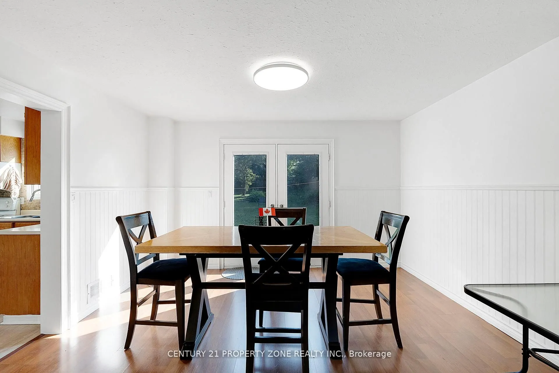 22 A John Street W