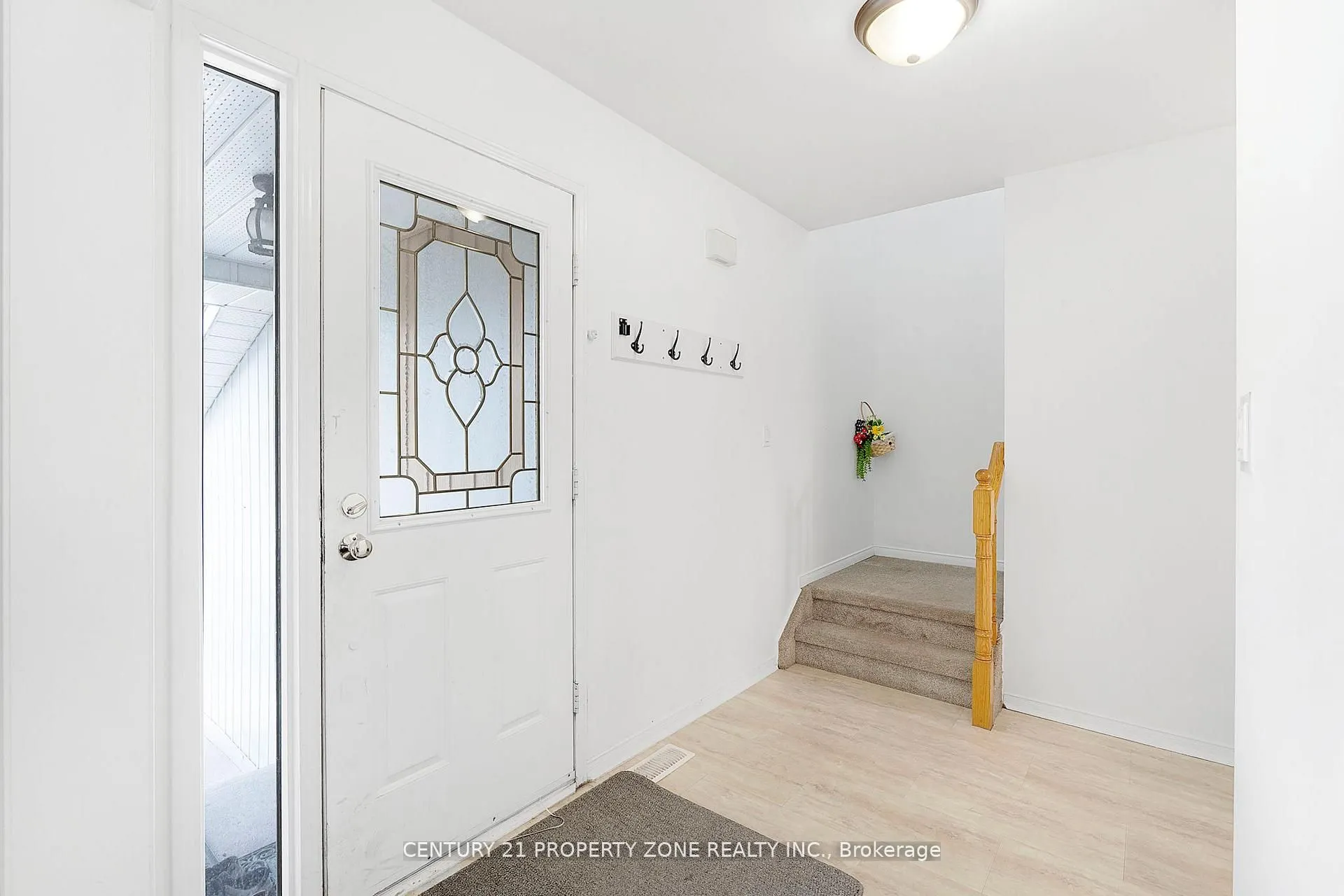 22 A John Street W
