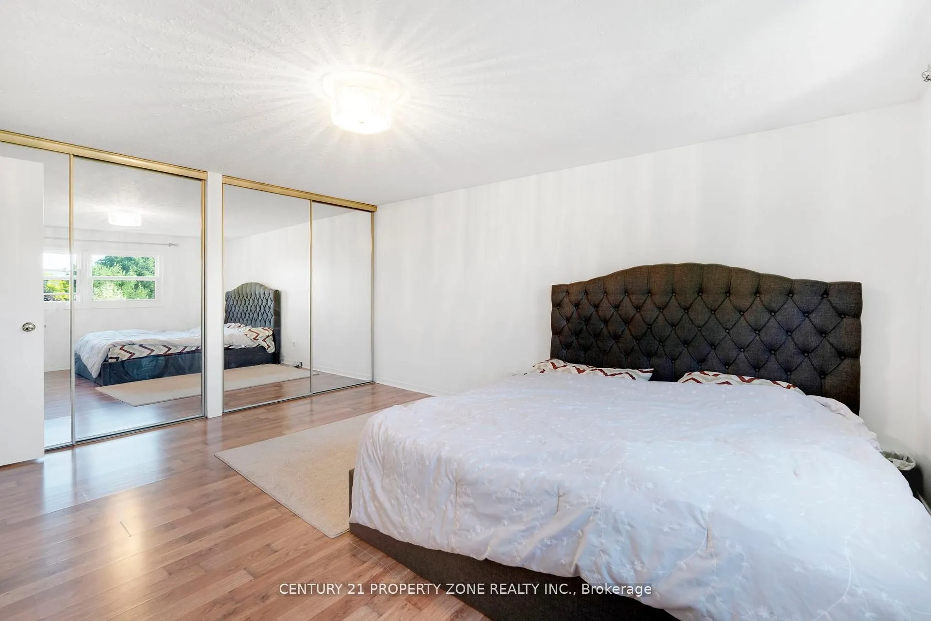 22 A John Street W