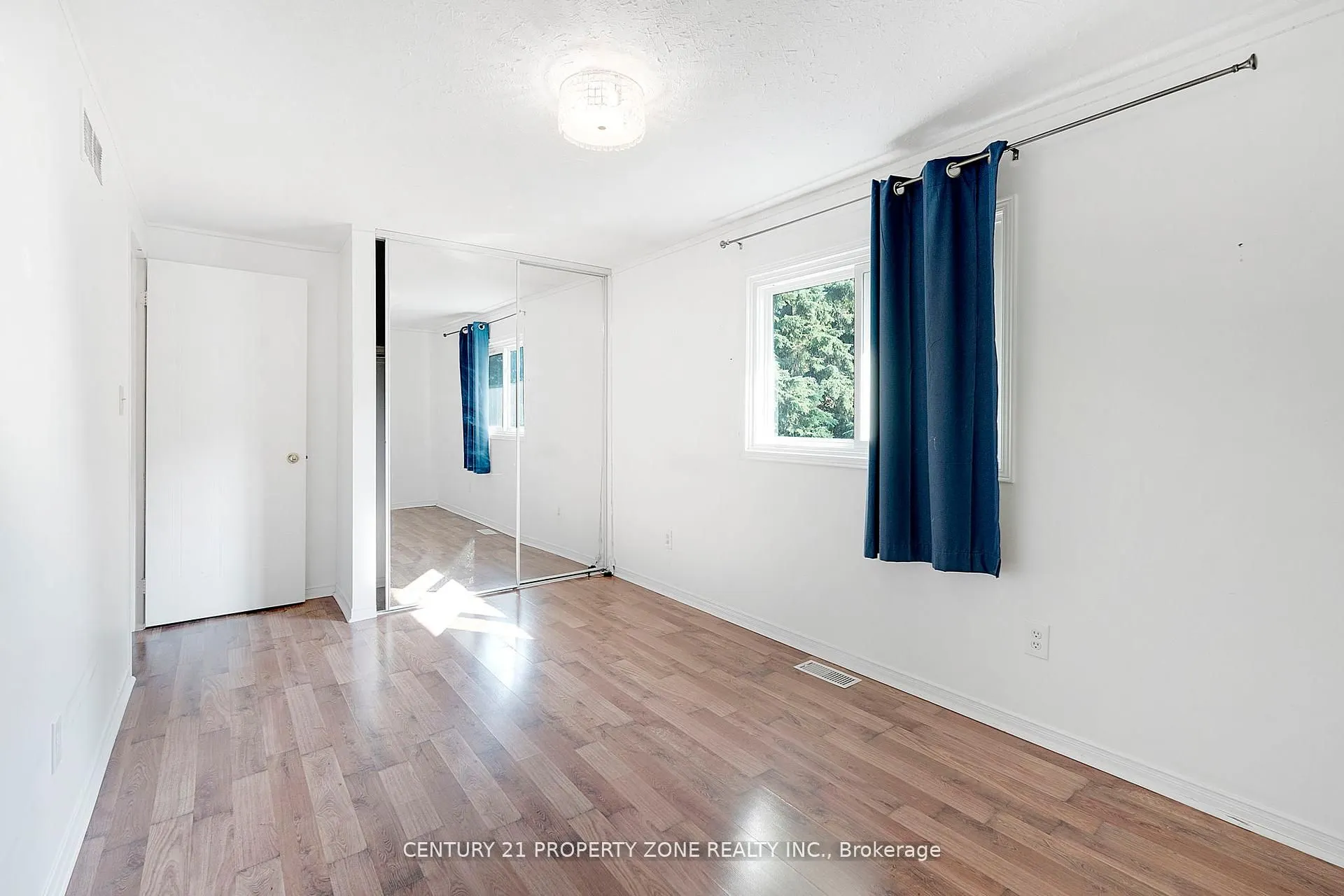 22 A John Street W