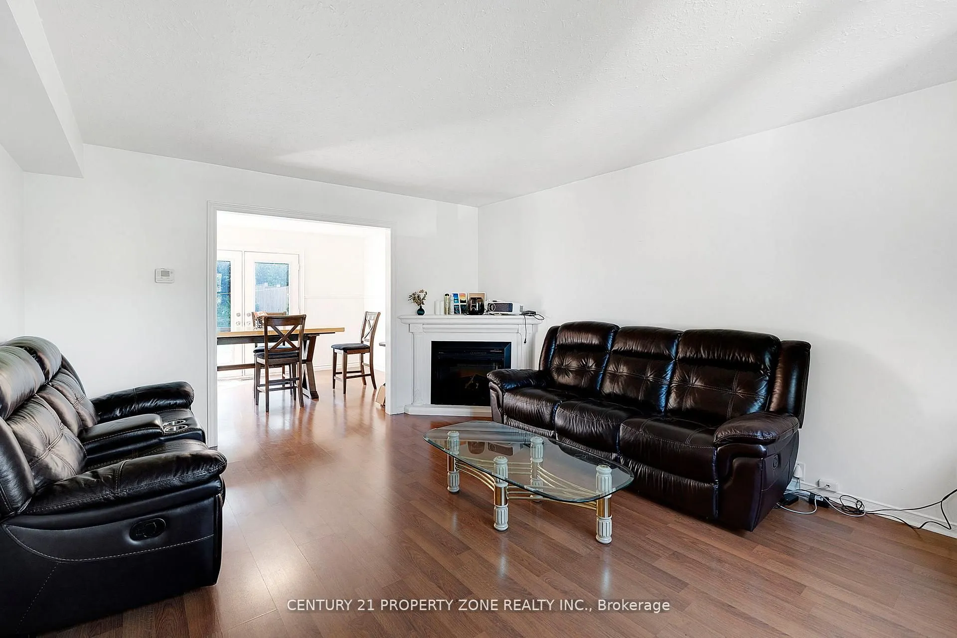 22 A John Street W