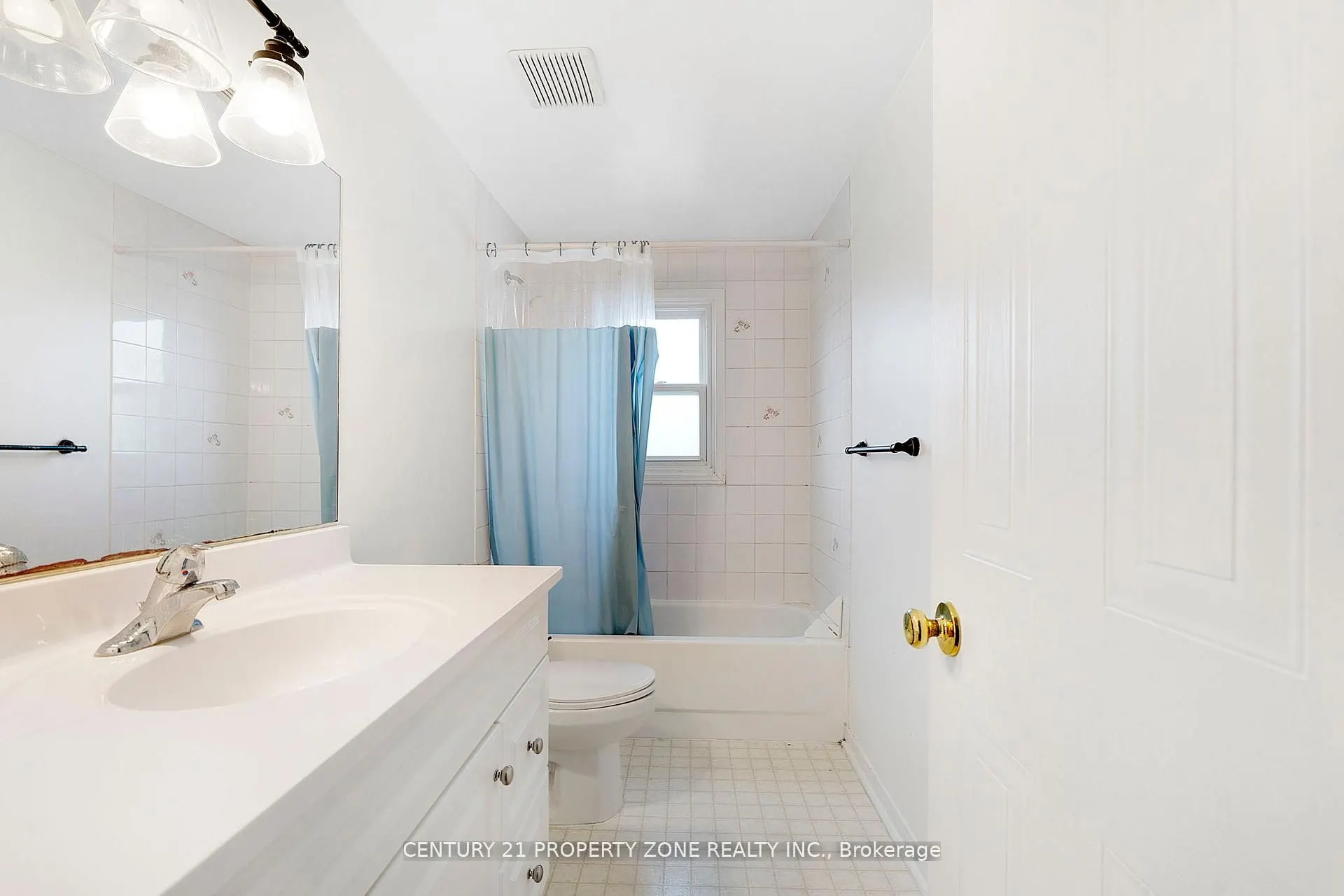 22 A John Street W