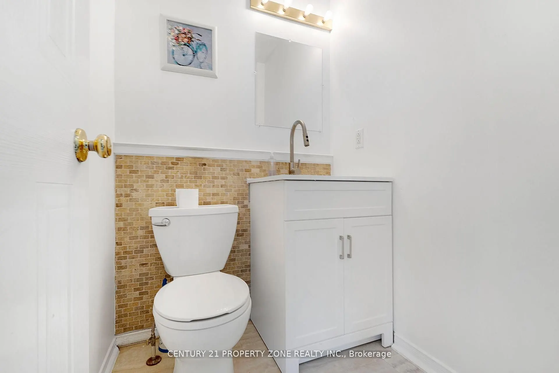 22 A John Street W