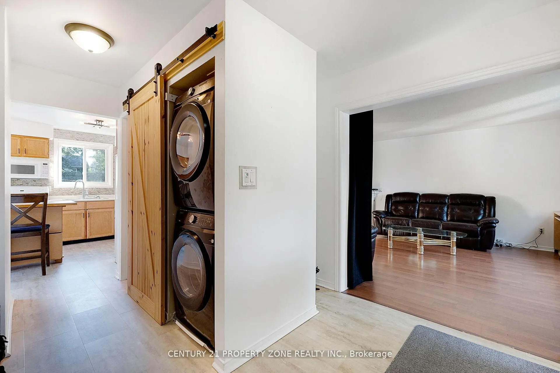 22 A John Street W