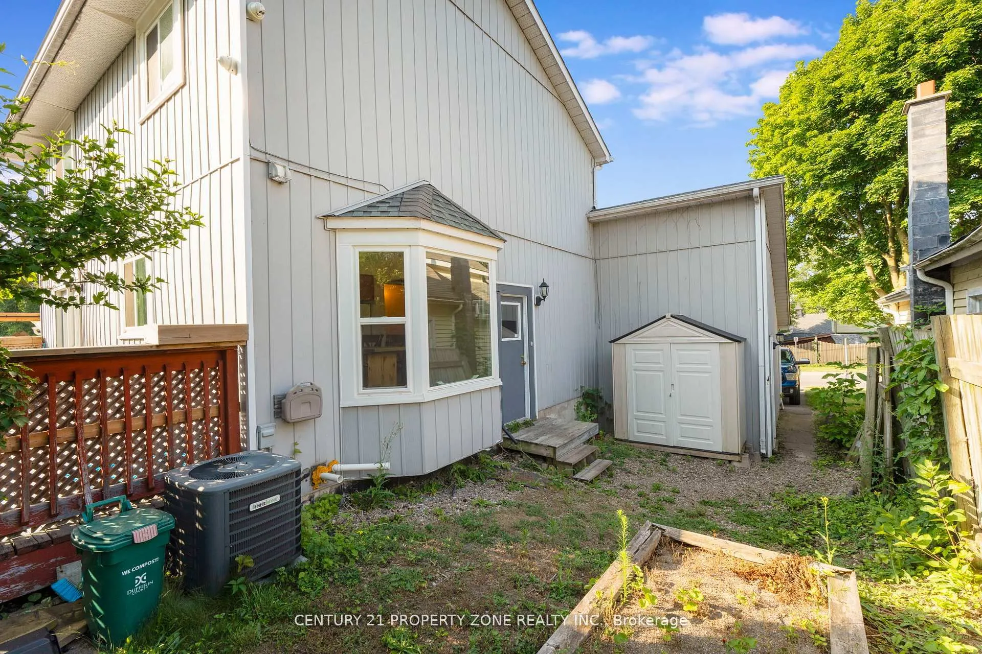 22 A John Street W