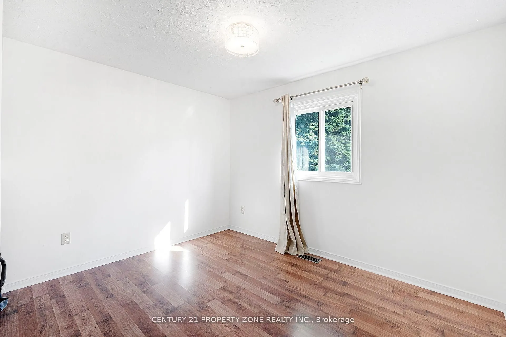 22 A John Street W