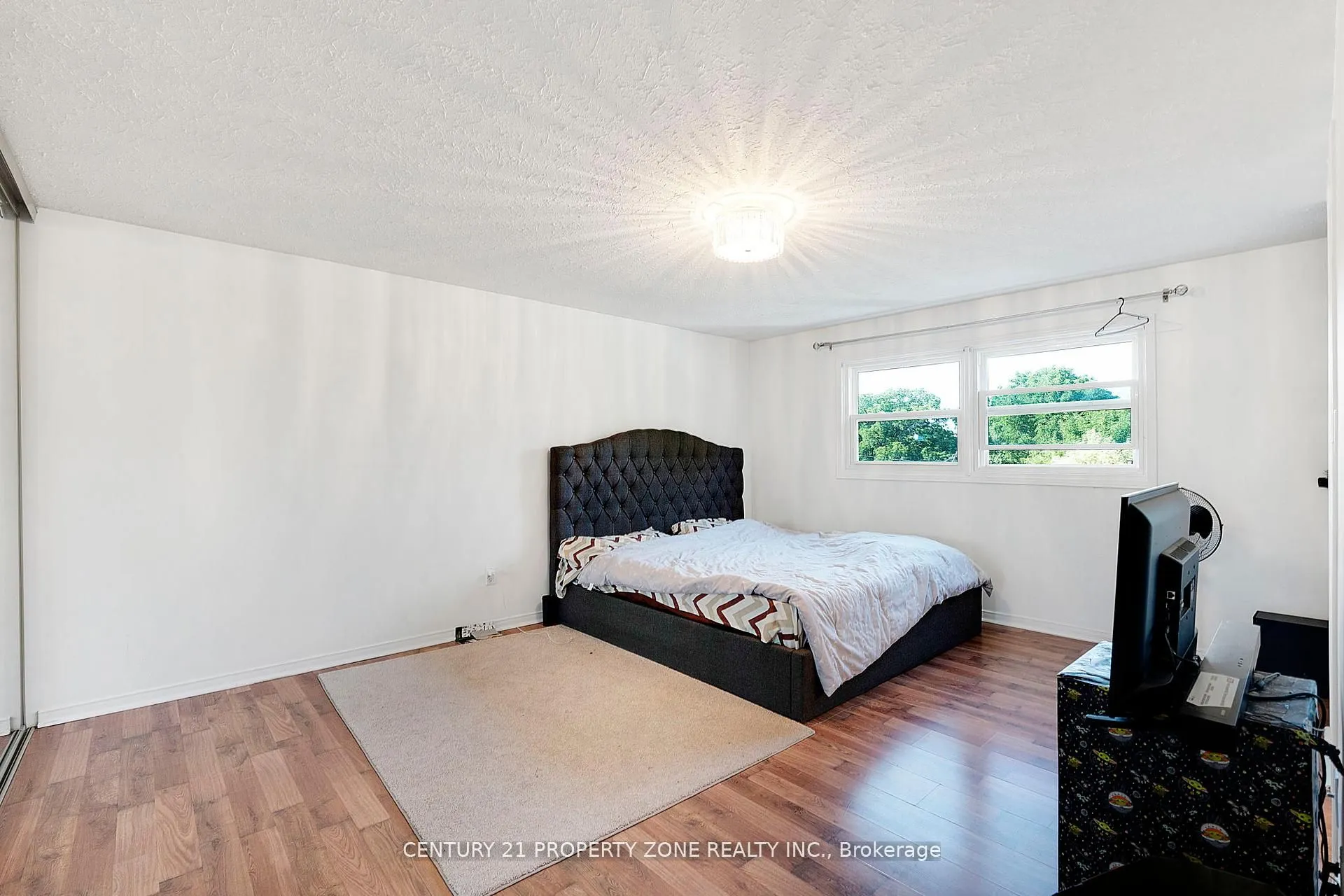 22 A John Street W