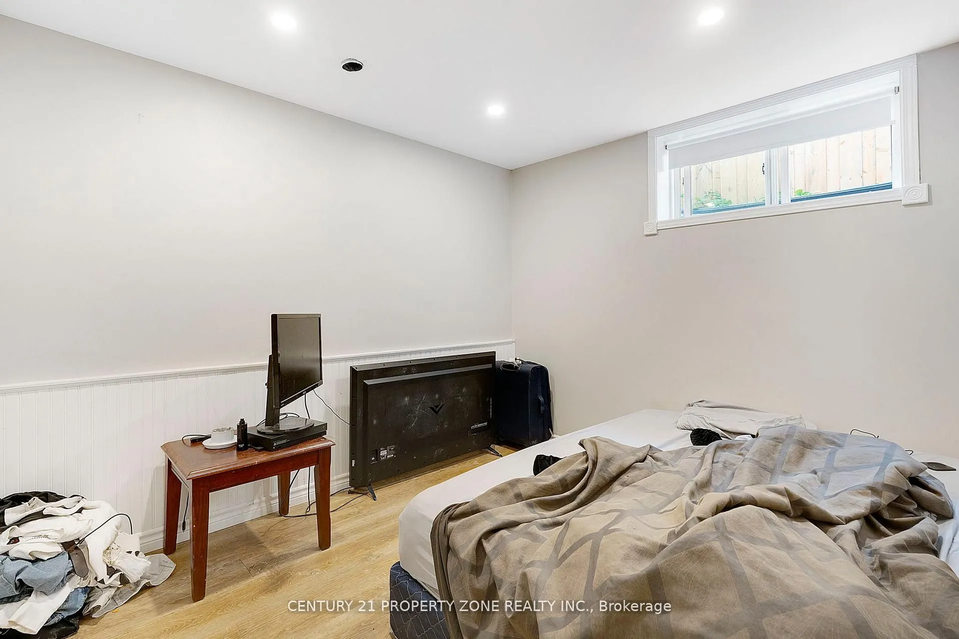 22 A John Street W