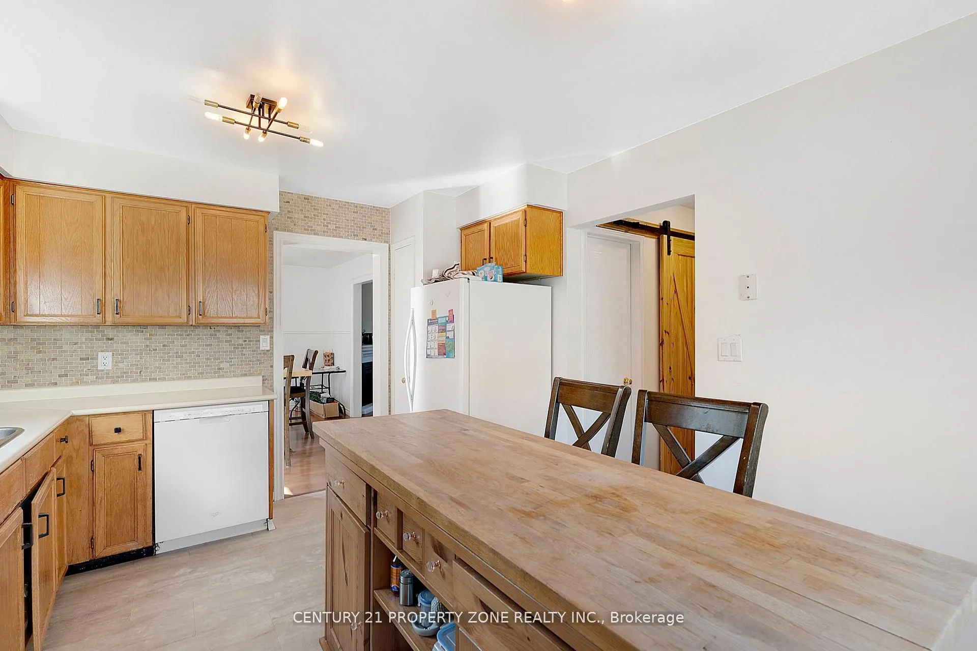 22 A John Street W