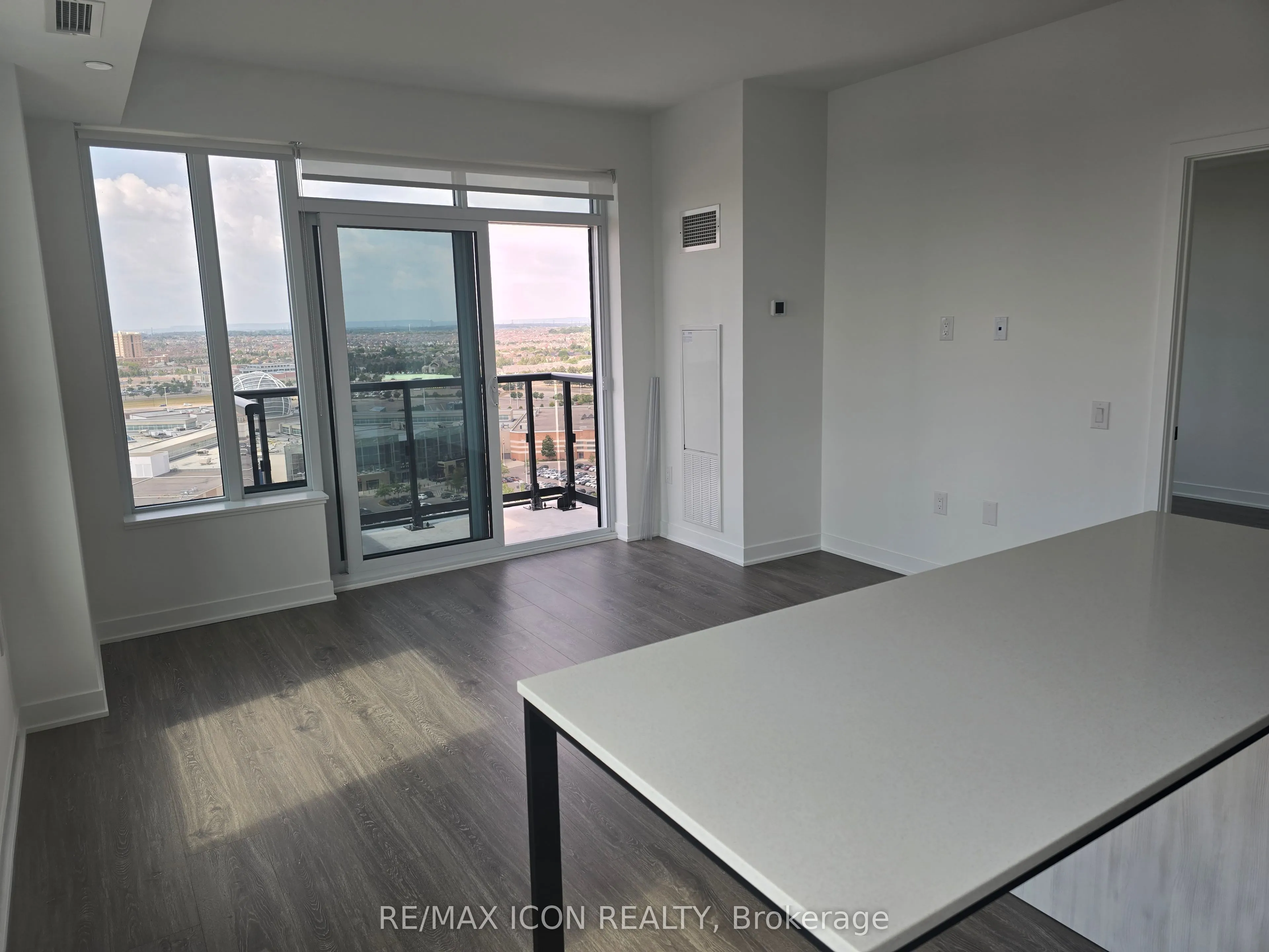 4295 Eglington Avenue W, #2004