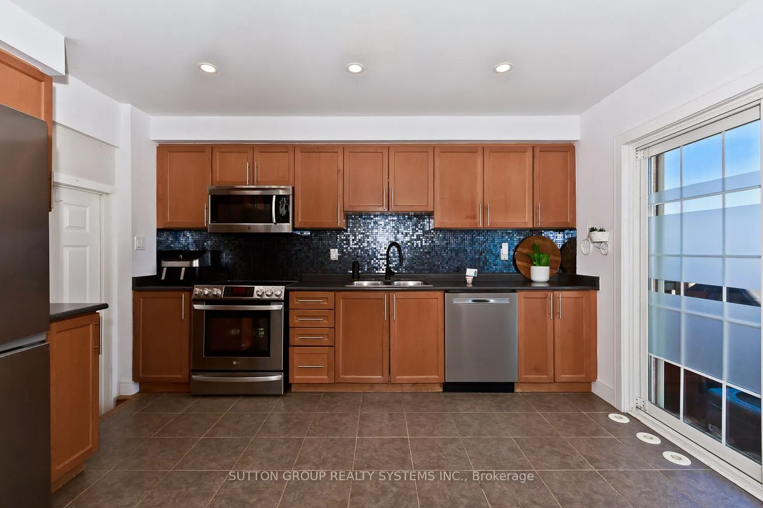 883 Fowles Court