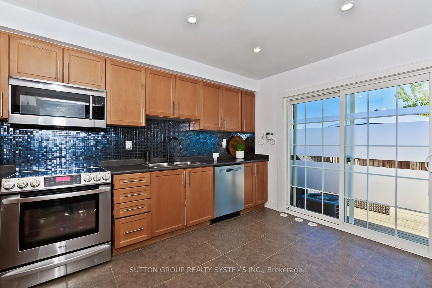 883 Fowles Court