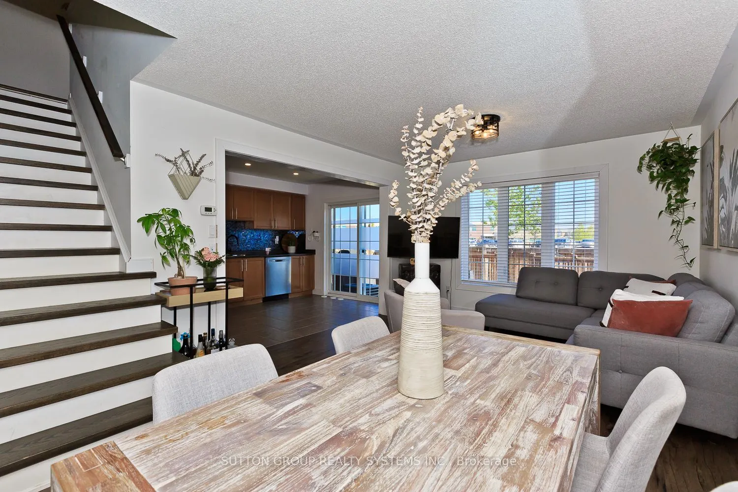 883 Fowles Court