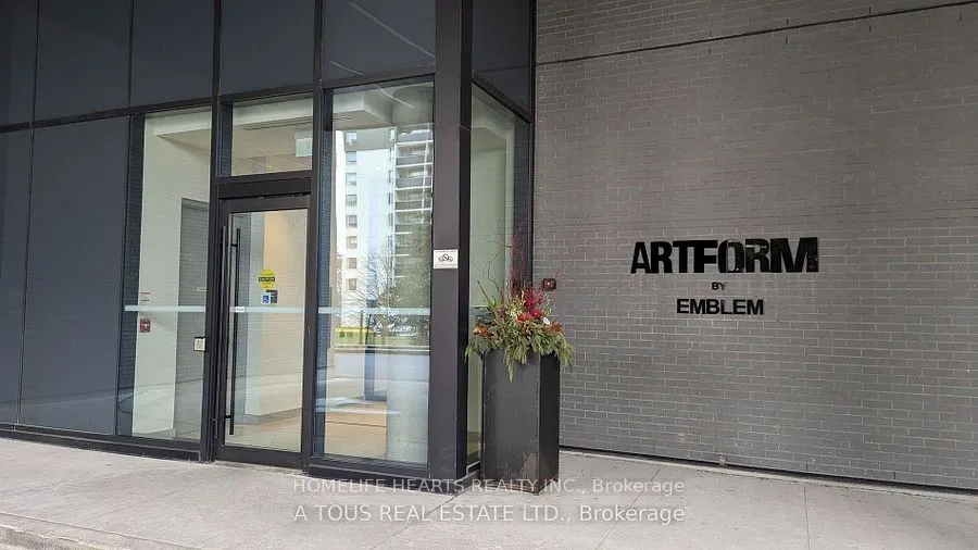 86 Dundas Street E, #421