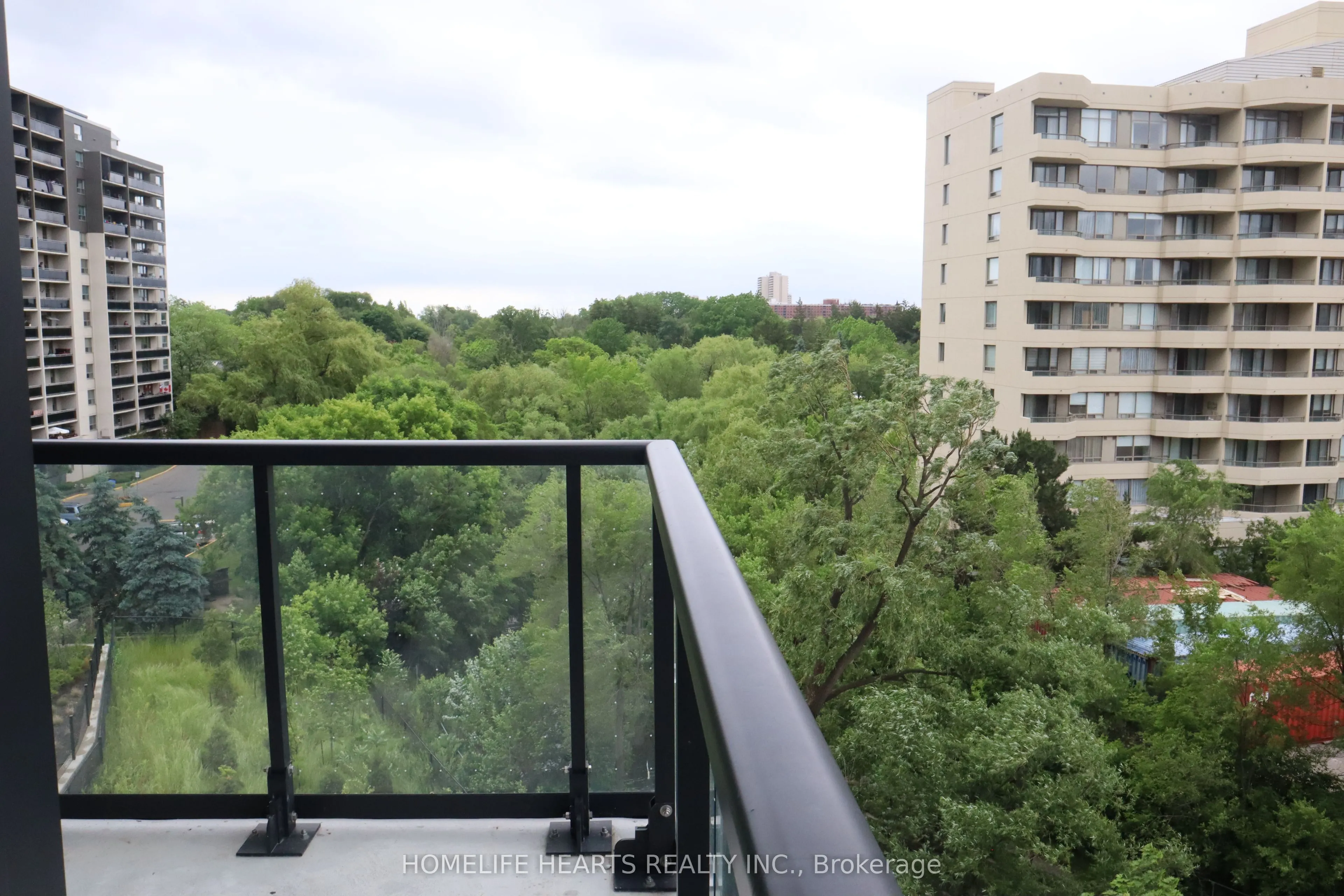 86 Dundas Street E, #421