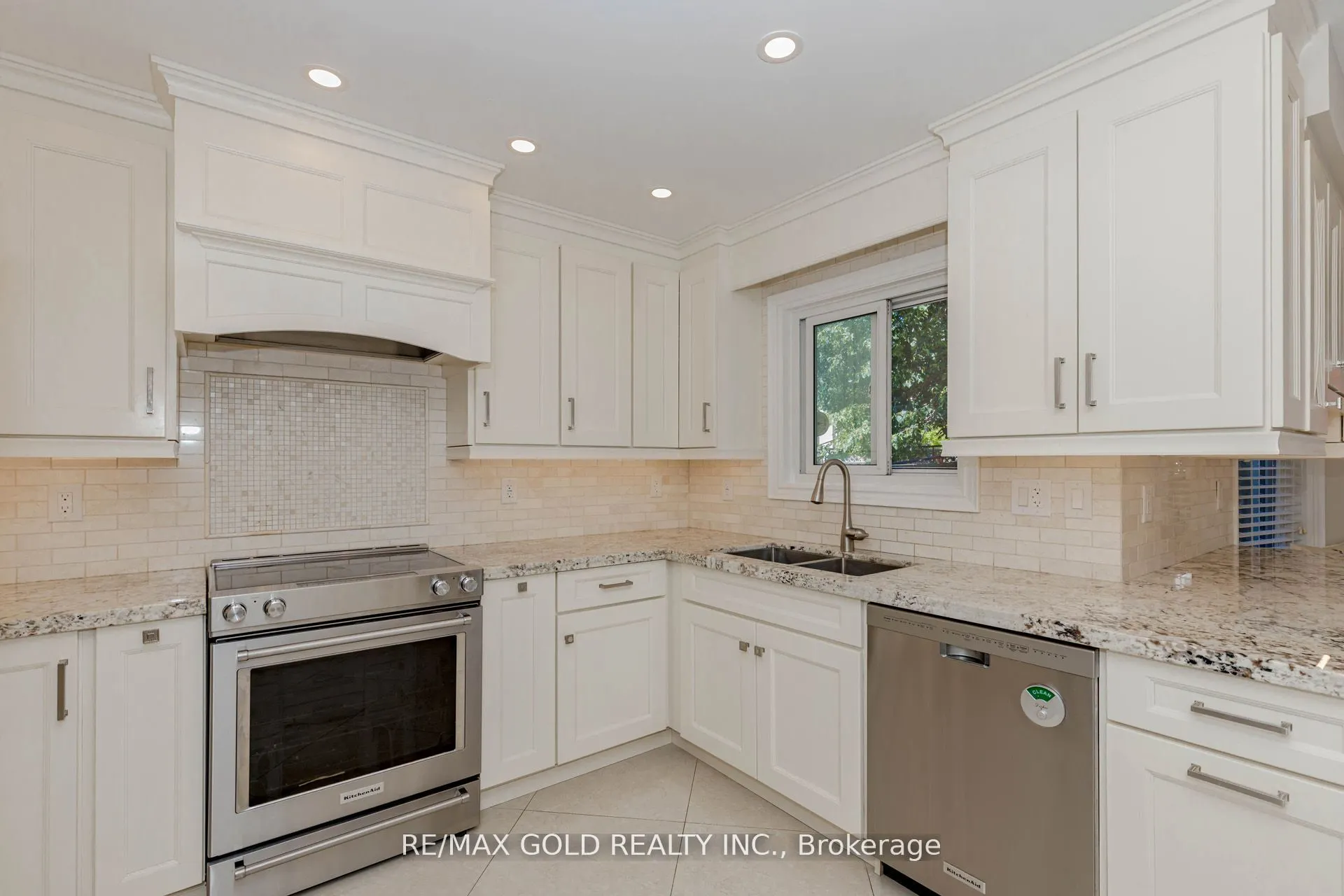 25 Red Cedar Crescent