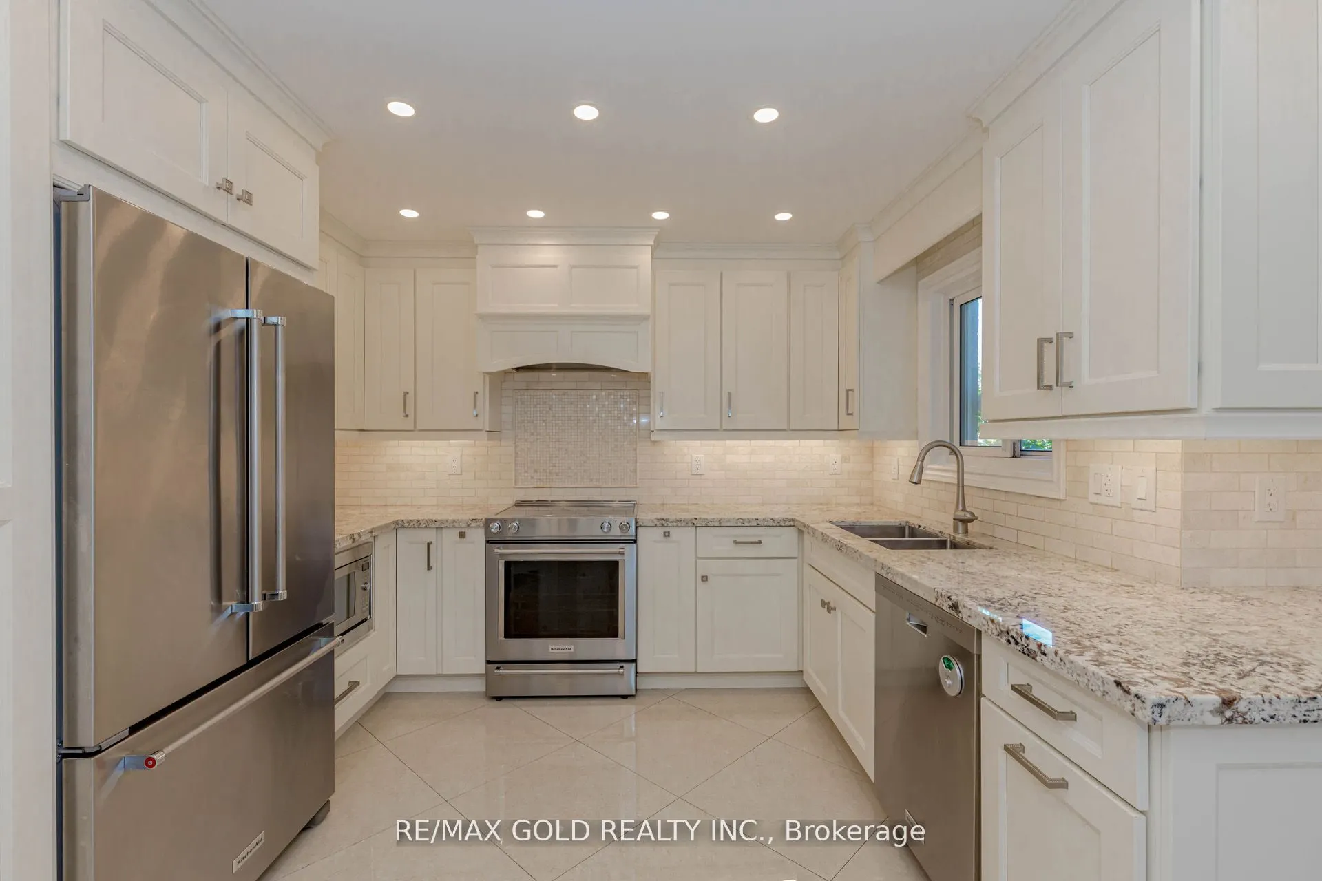 25 Red Cedar Crescent