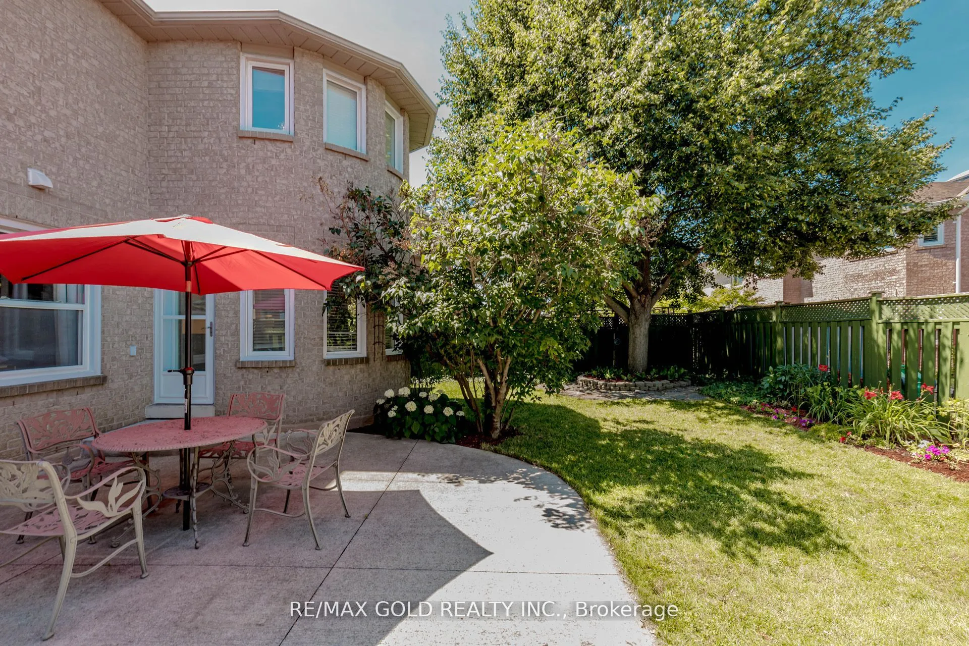 25 Red Cedar Crescent