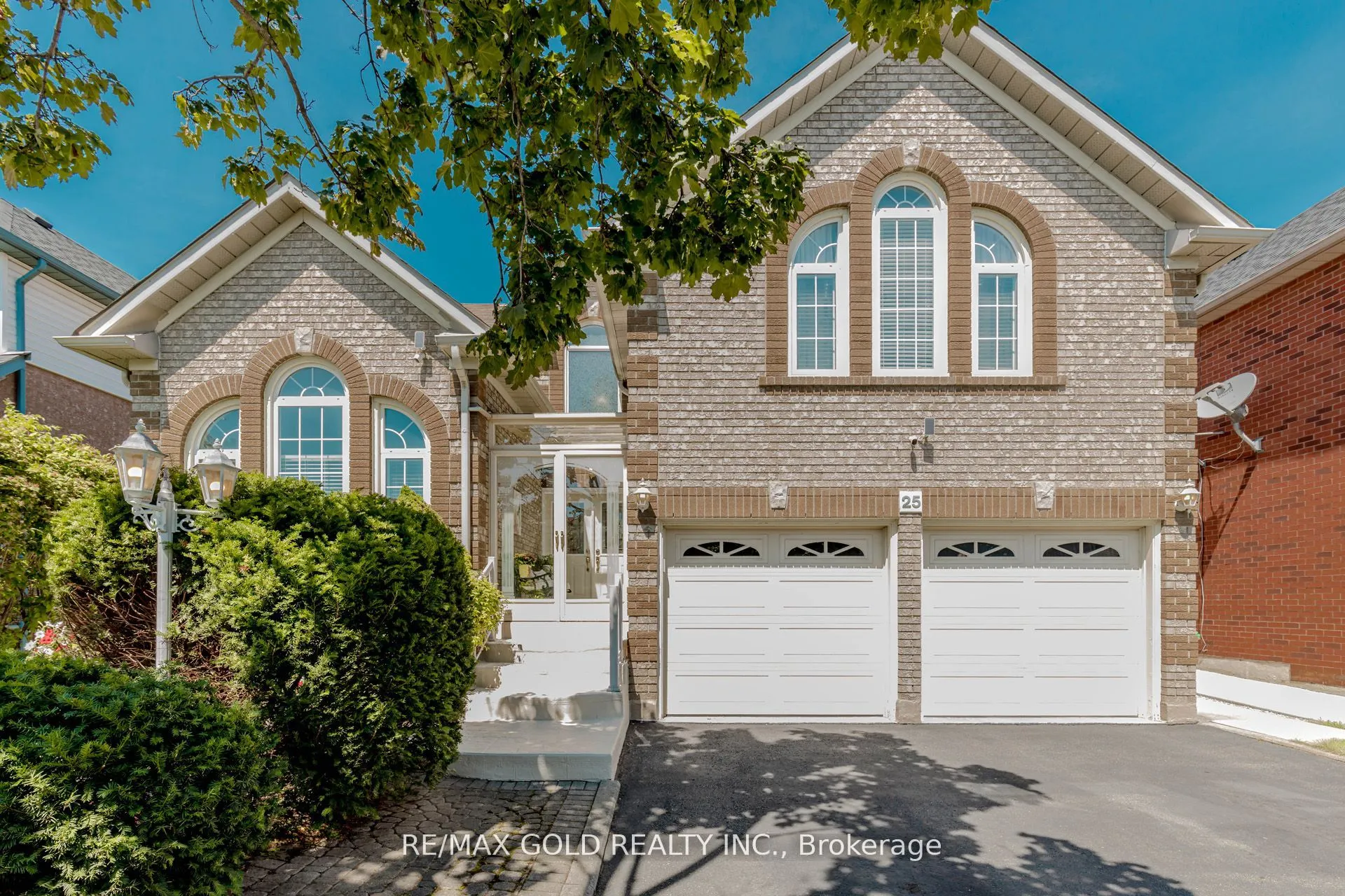 25 Red Cedar Crescent