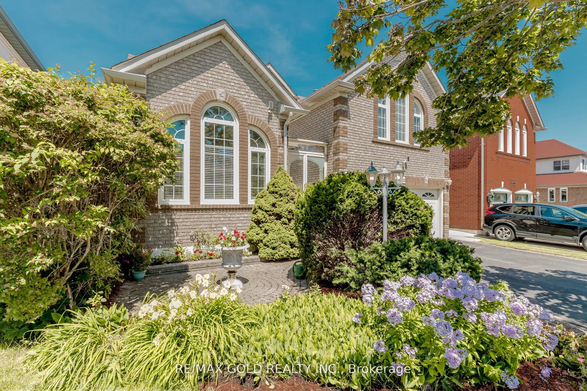 25 Red Cedar Crescent