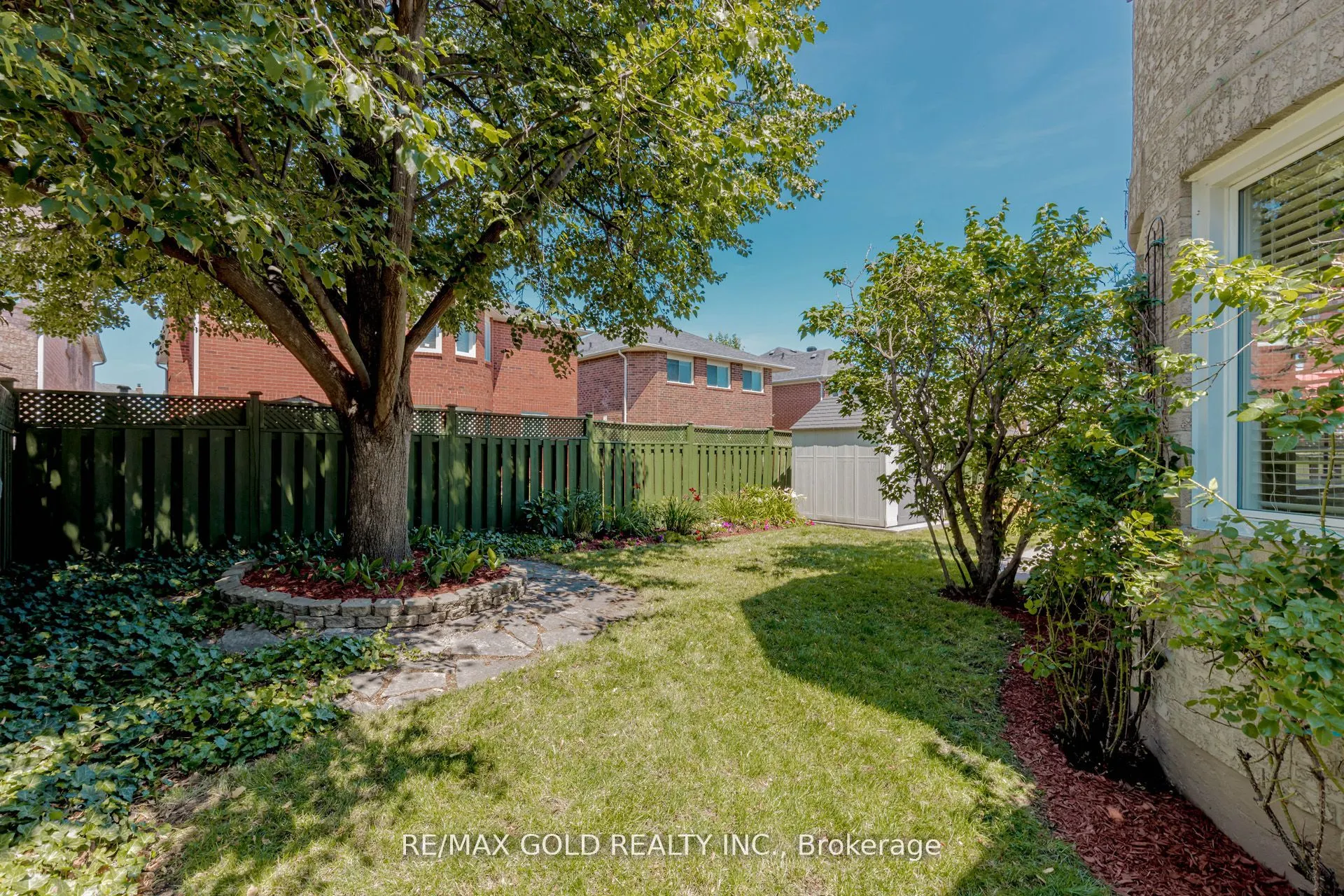 25 Red Cedar Crescent