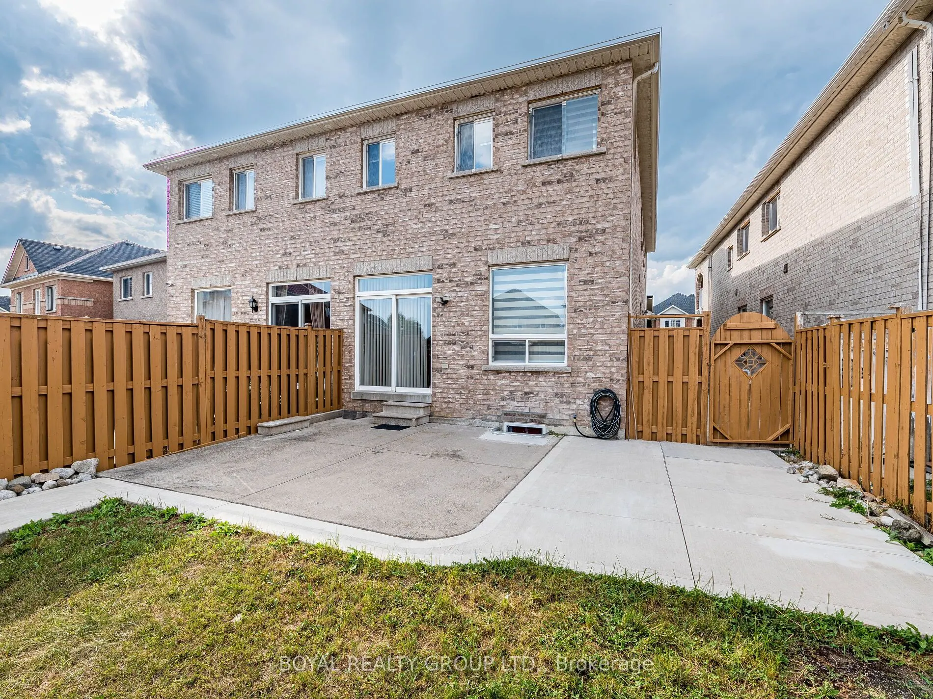 128 Rocky Point Crescent