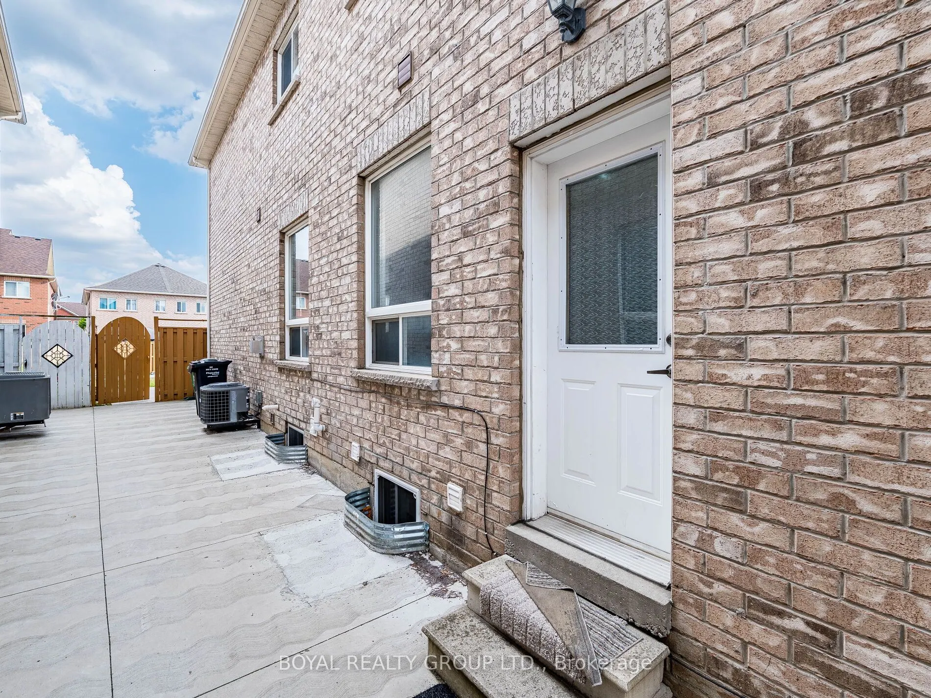 128 Rocky Point Crescent