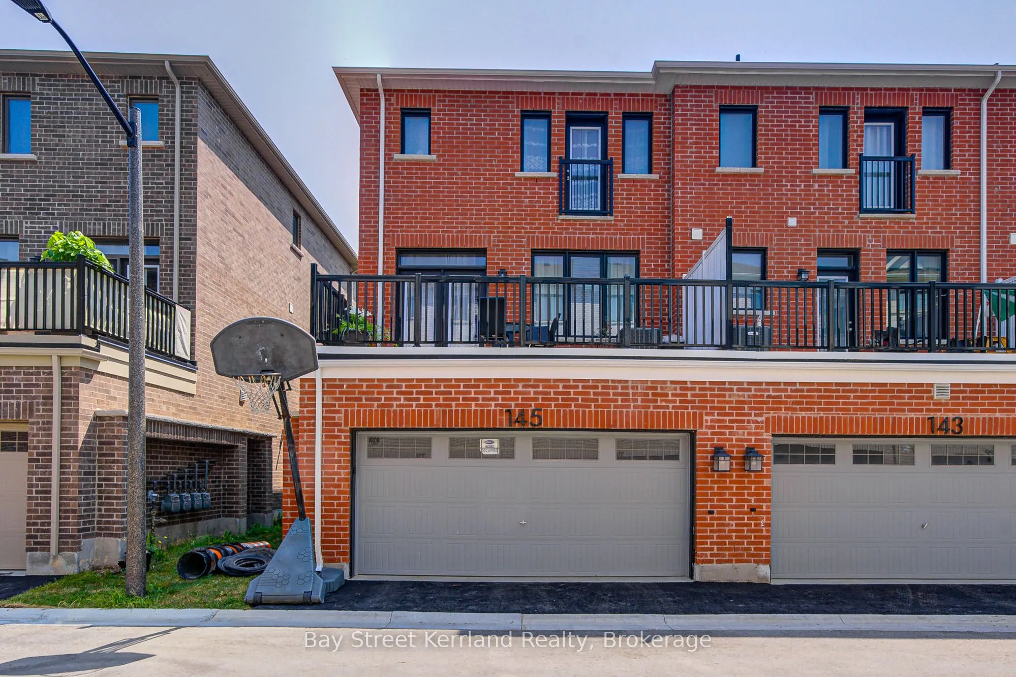 145 Settlers Road E