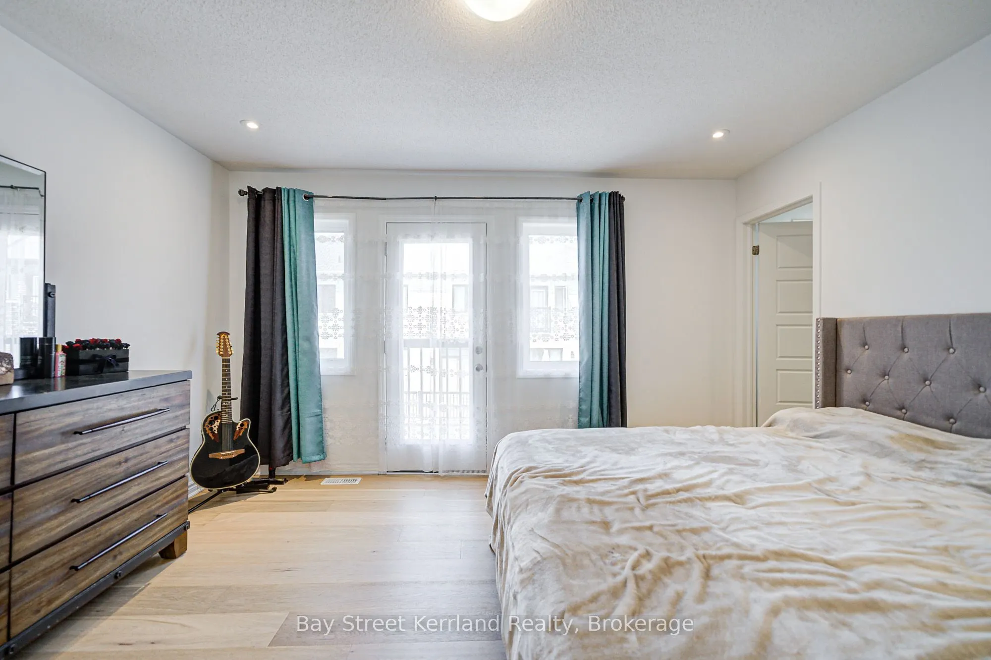 145 Settlers Road E